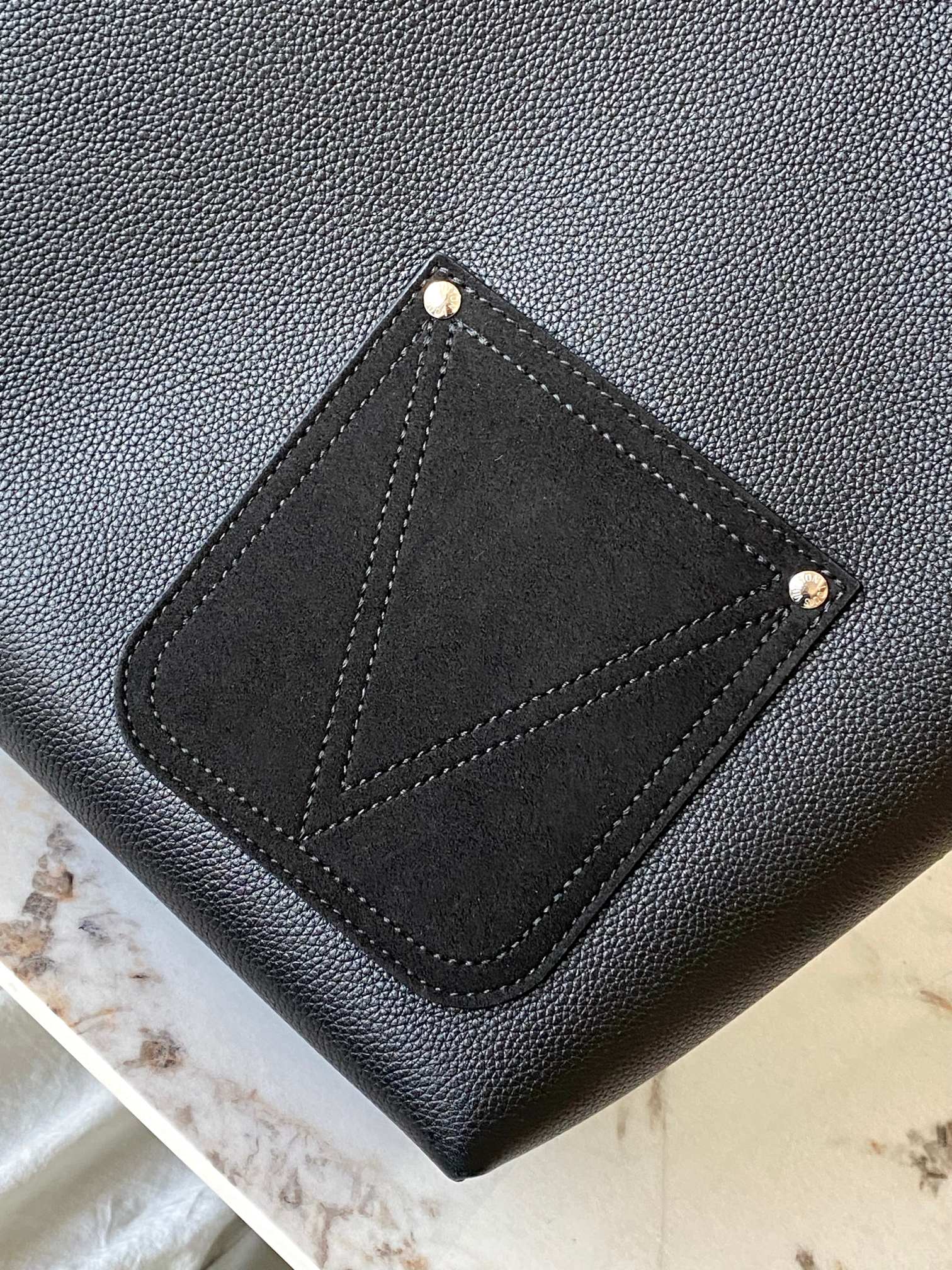 Louis Vuitton Verso Hobo Bag - Image 5