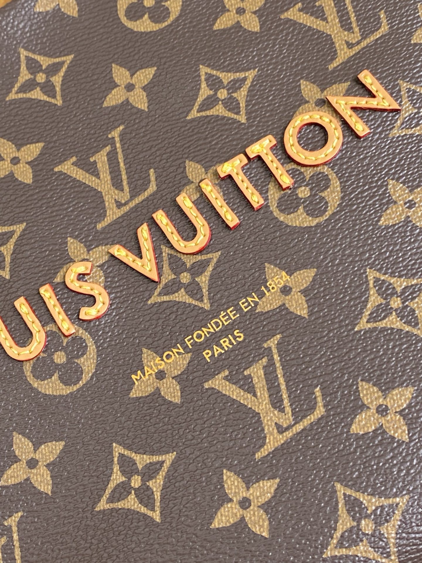 Louis Vuitton Medium Leather Handbag with Detachable Shoulder Strap - Image 5
