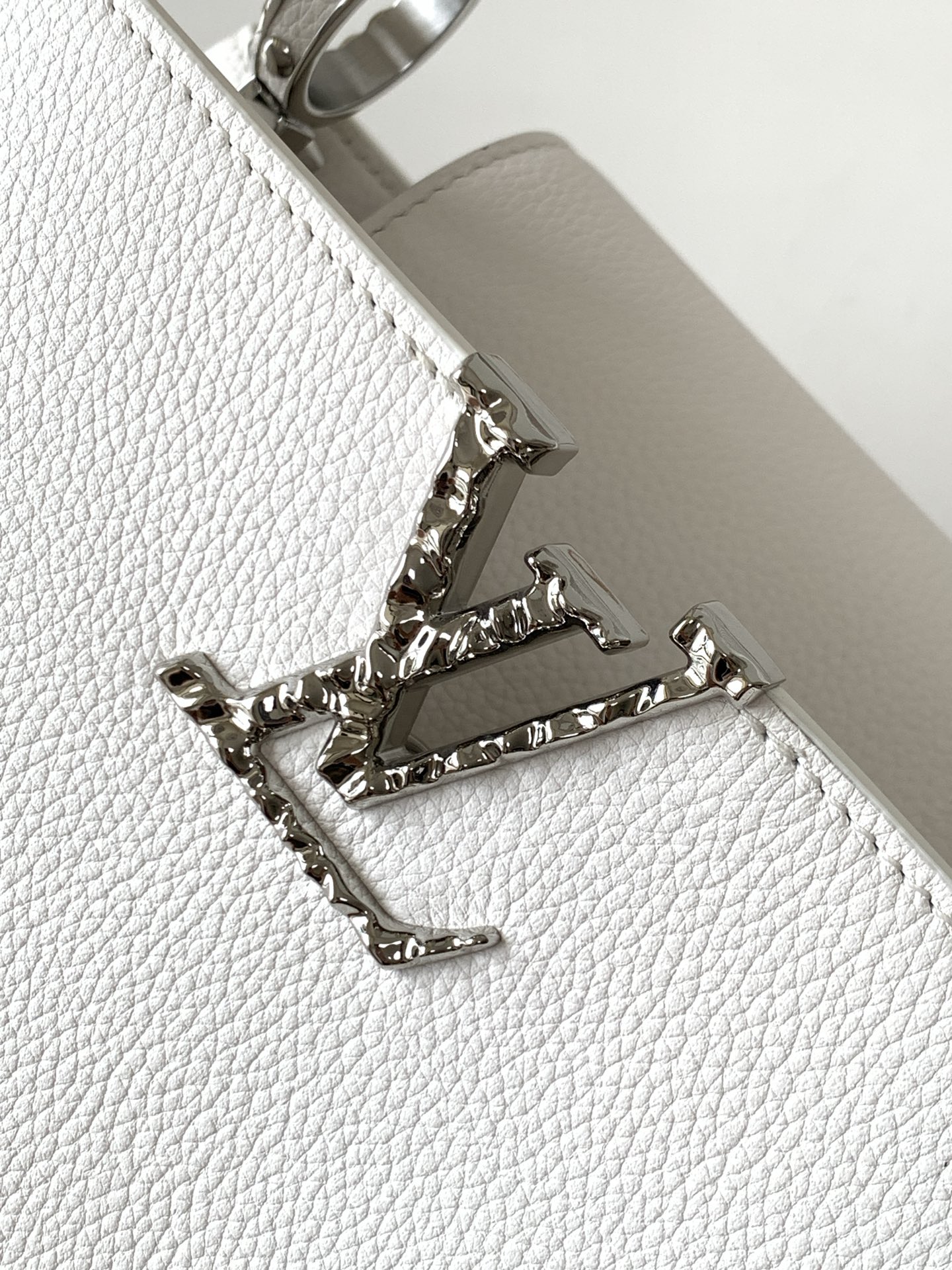 Louis Vuitton LV Crush Capucines East West Medium Handbag - Image 5