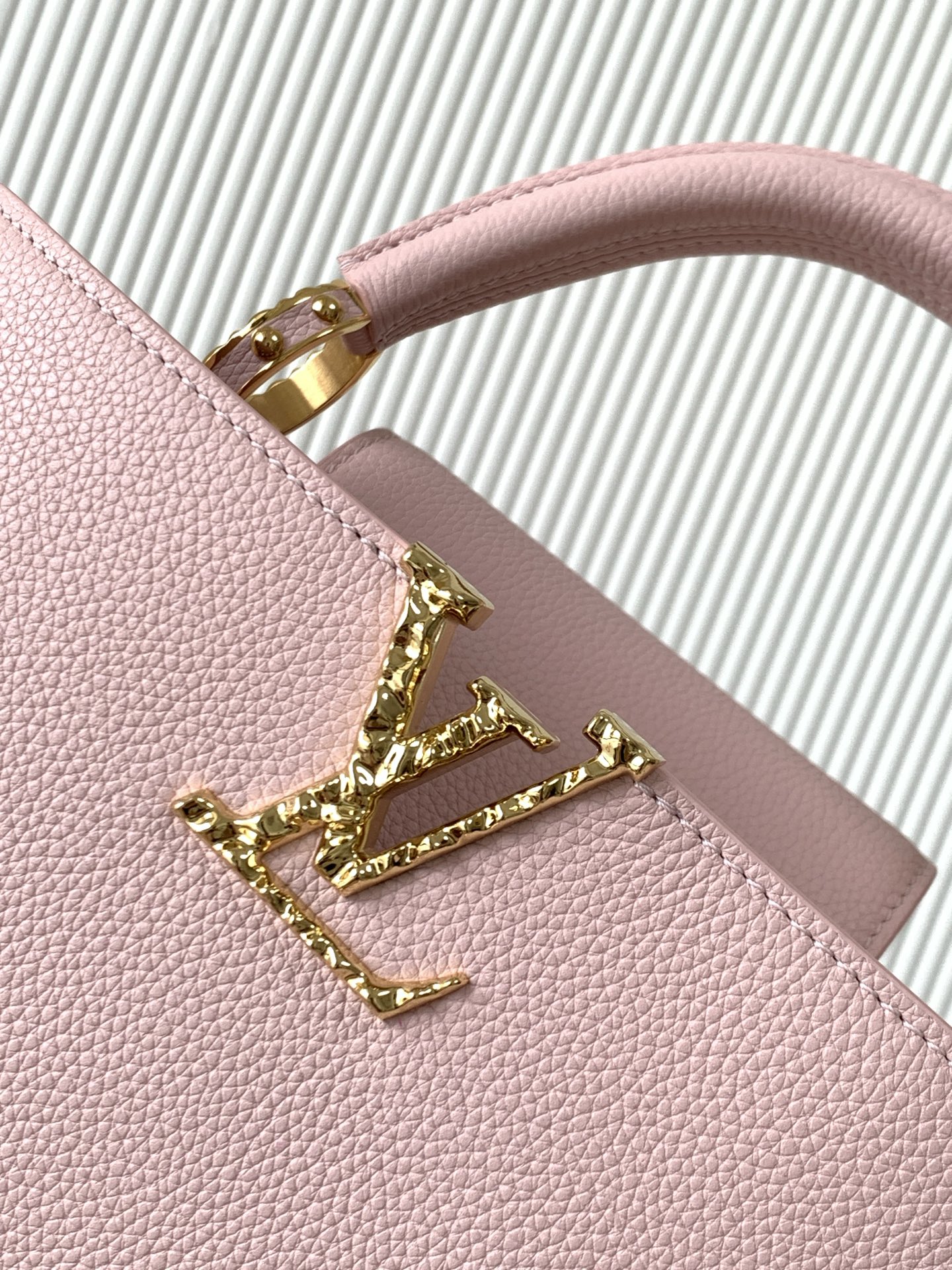 Louis Vuitton Capucines East West Medium Handbag - Image 5