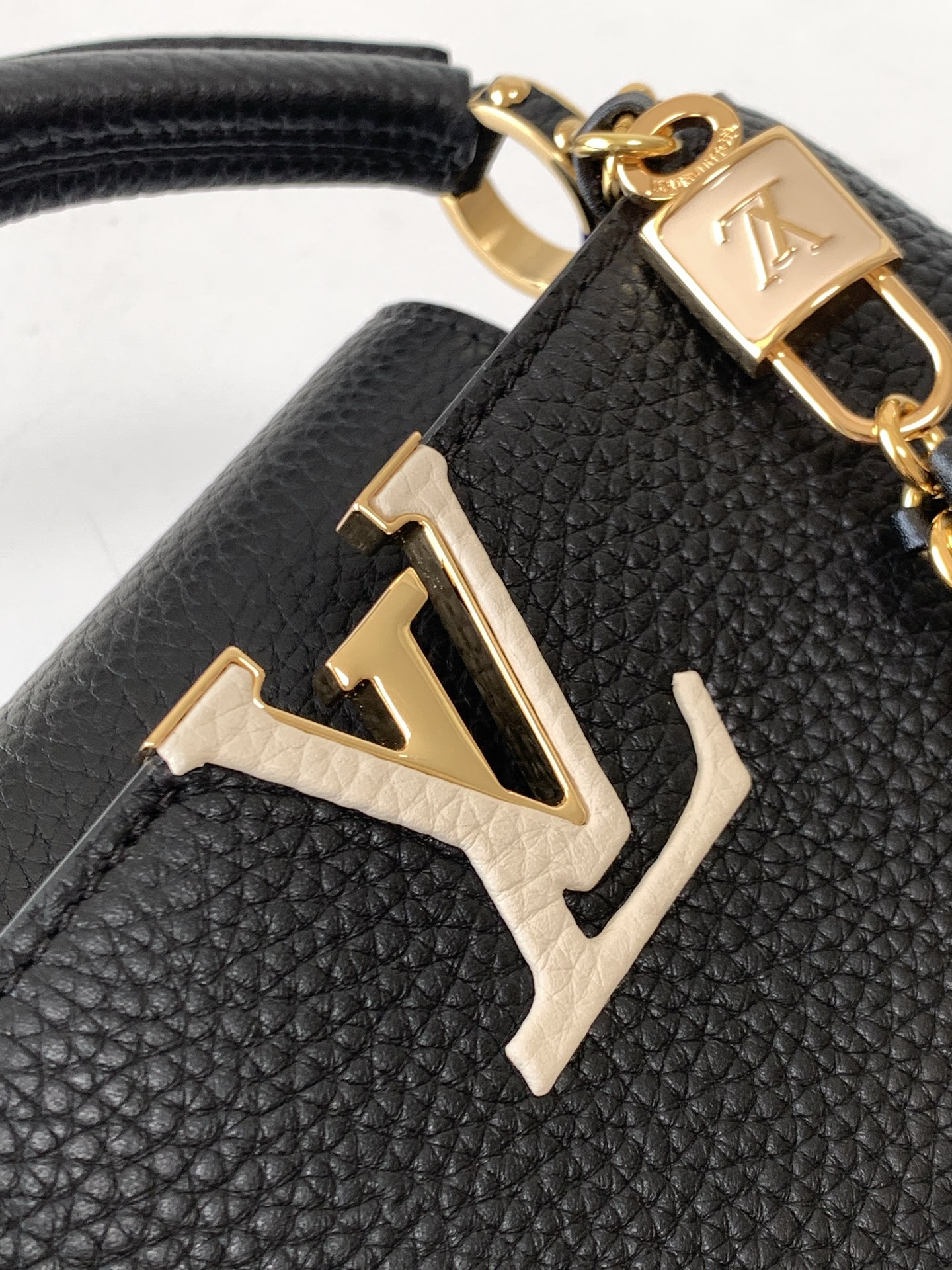 Louis Vuitton Capucines Mini Handbag in Black Taurillon Leather - Image 5