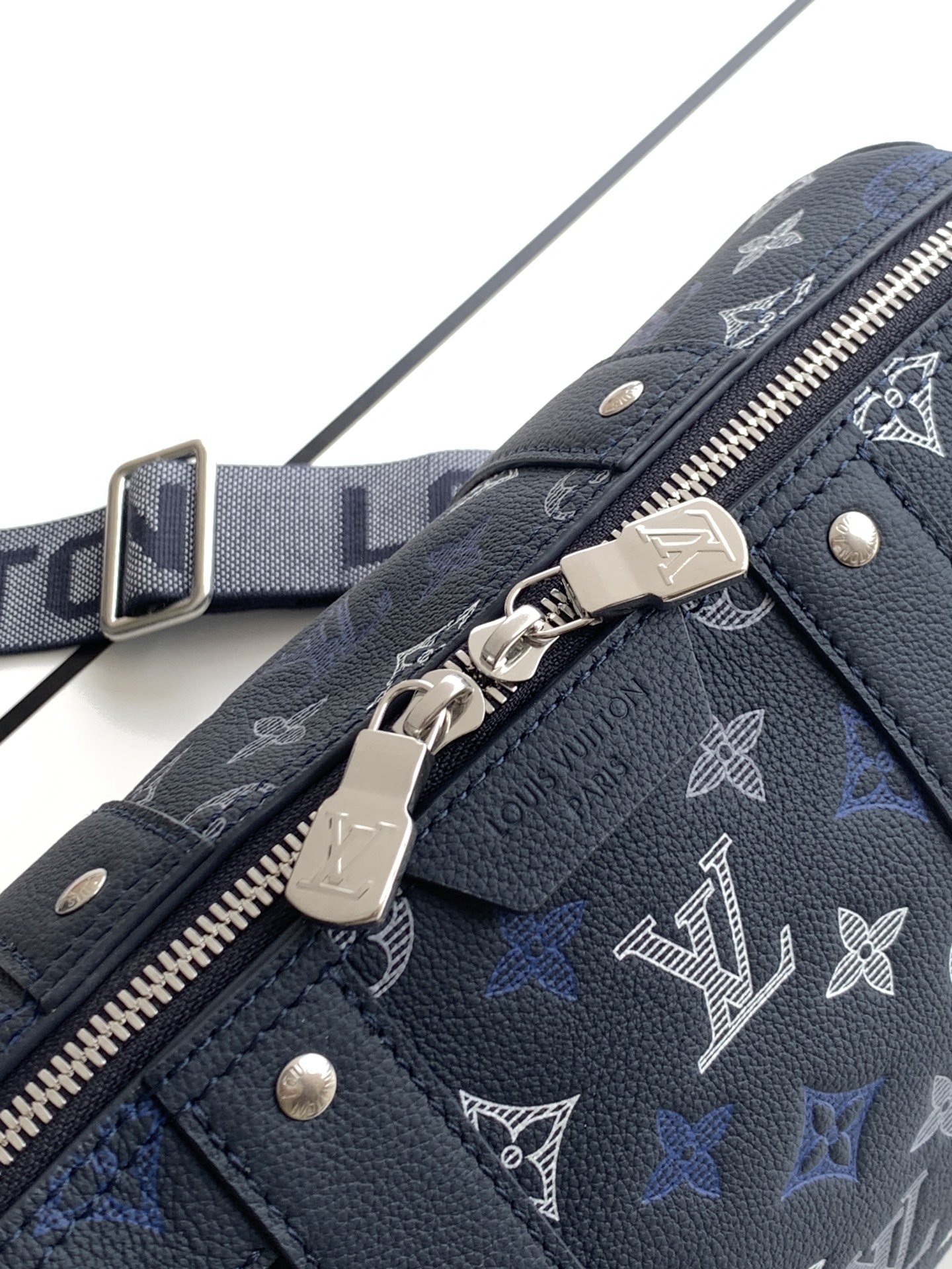 Louis Vuitton City Keepall Handbag in Blue Monogram Shadow Leather - Image 5