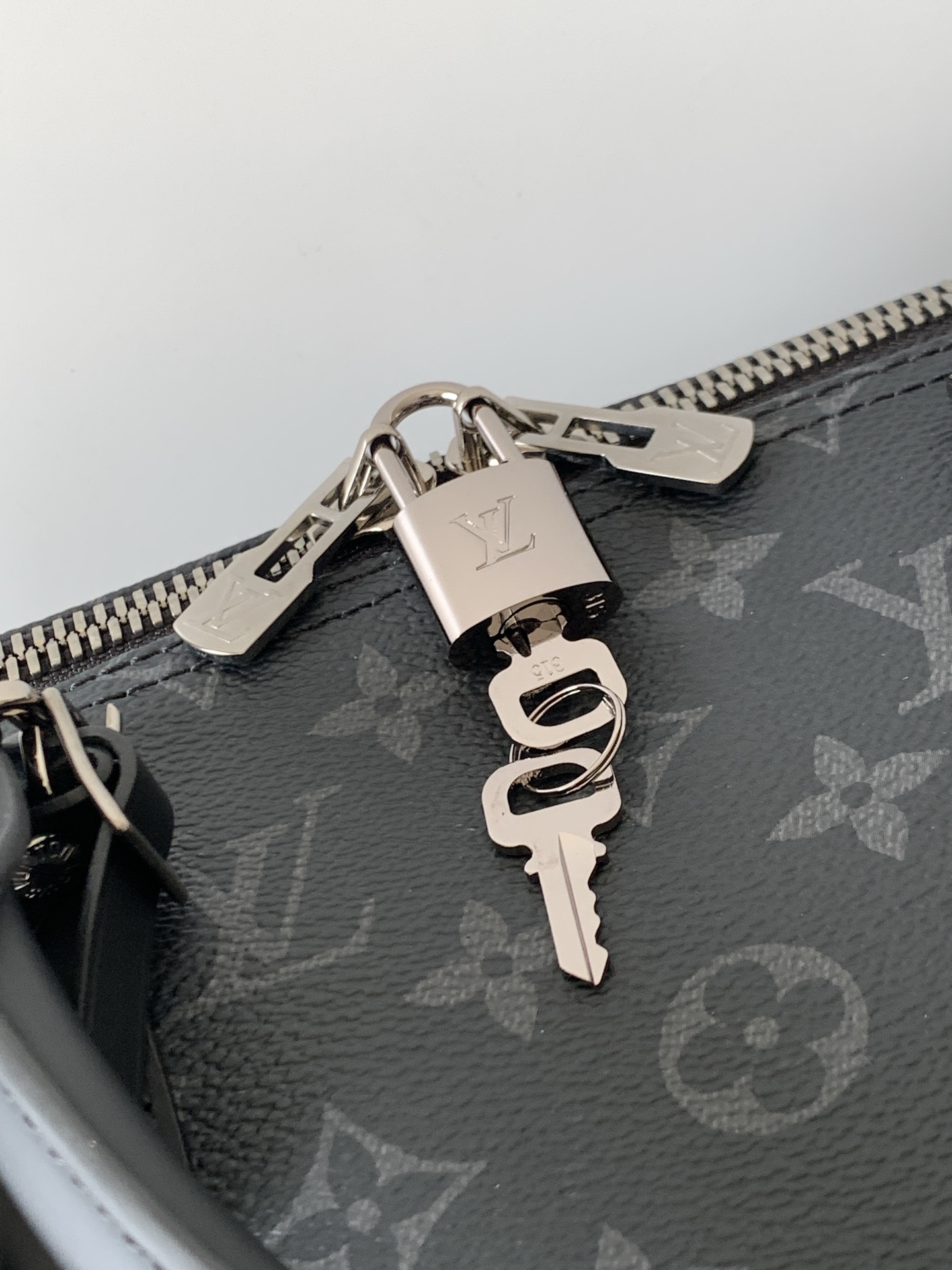 Louis Vuitton Keepall Bandouliere Monogram Travel Bag - Image 5
