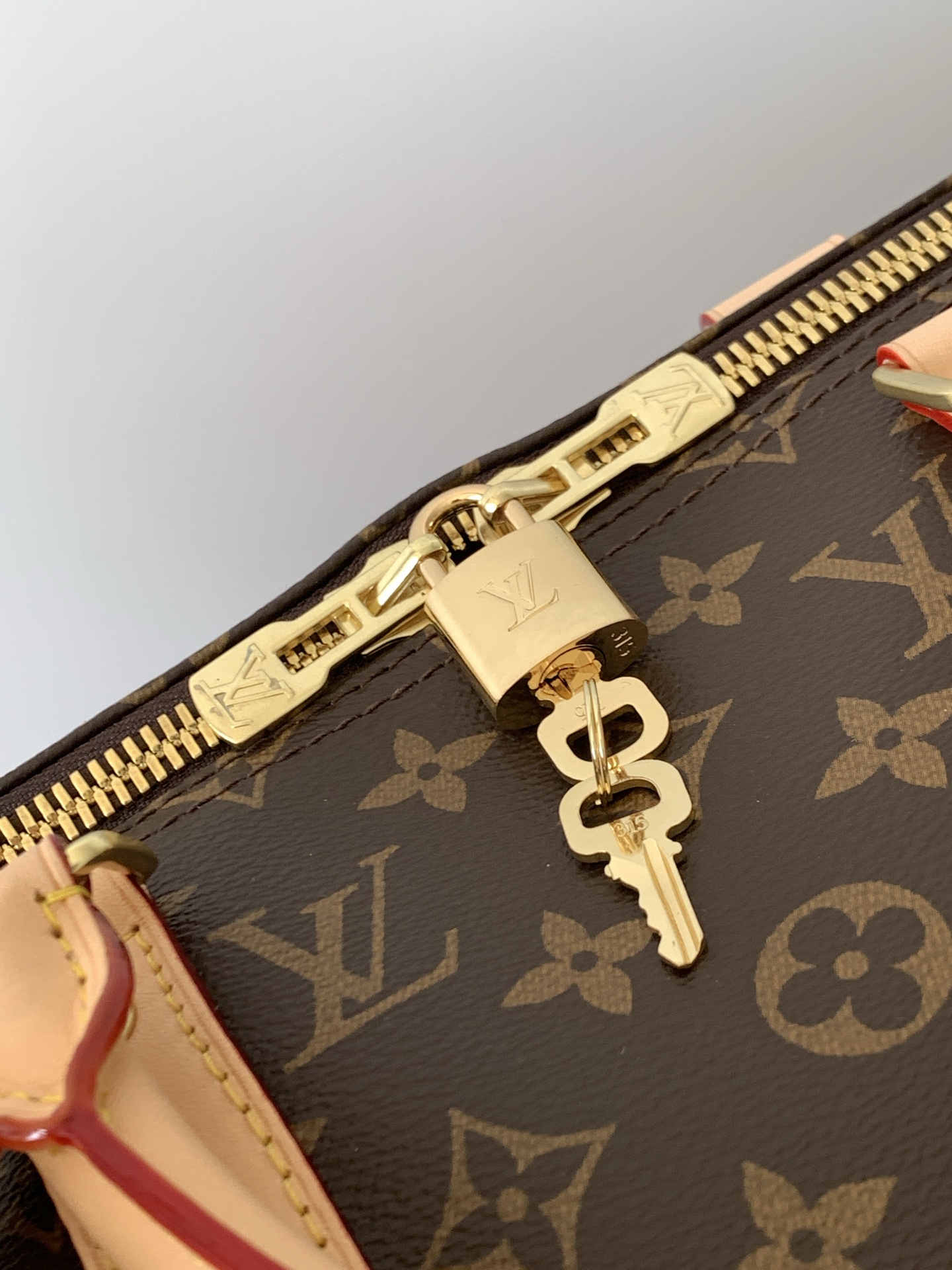 Louis Vuitton Keepall Bandouliere 55 Travel Bag - Image 5