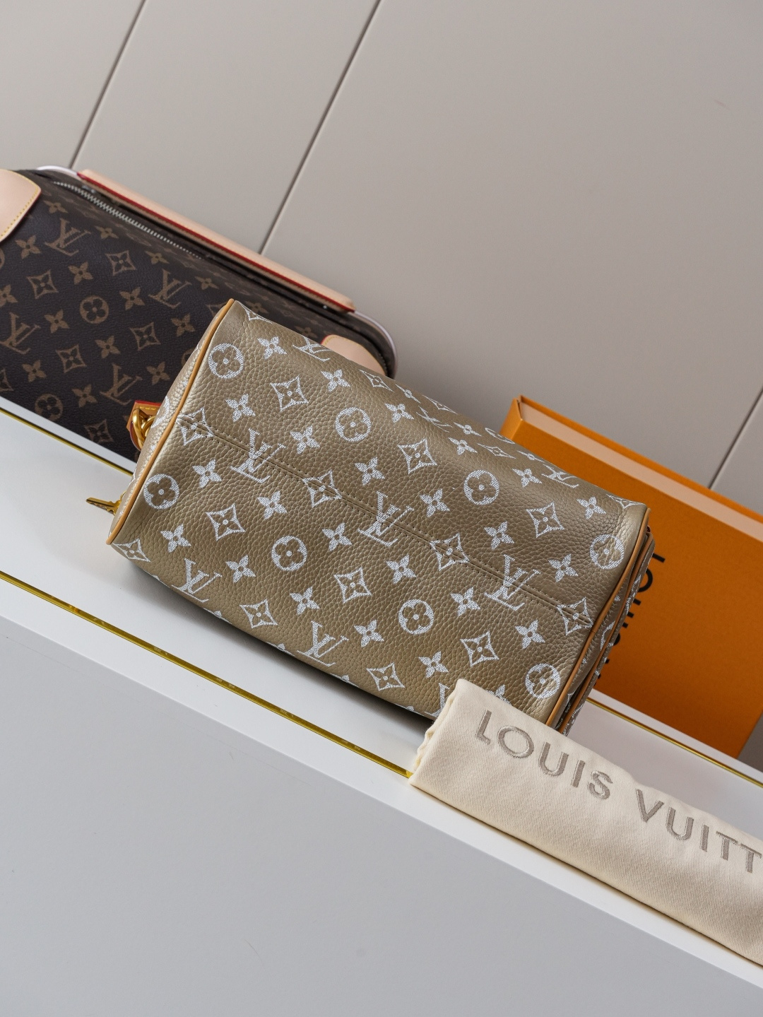 Speedy Bandoulière 25 Monogram Leather Handbag - Image 5