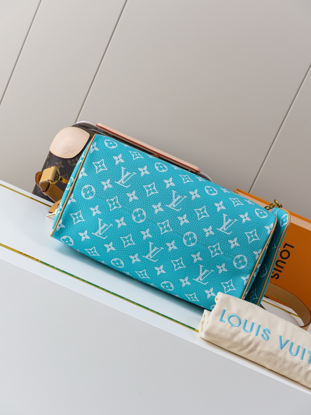 Louis Vuitton Speedy Bandoulière 30 Handbag in Light Blue Monogram Canvas - Image 5
