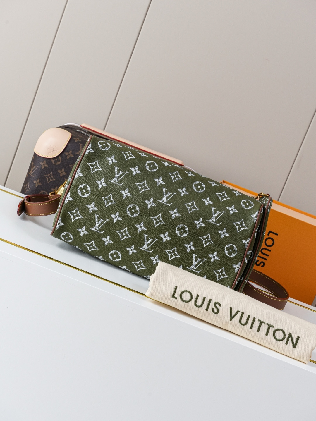 Louis Vuitton Speedy Bandouliere 30 Monogram Leather Handbag - Image 5