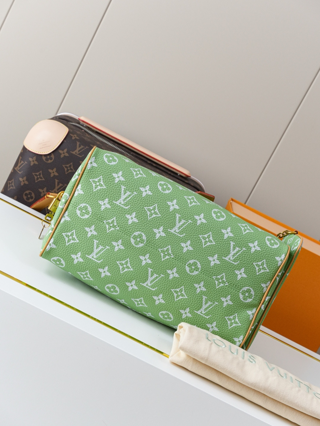 Louis Vuitton Speedy Bandouliere 30 Handbag - Grass Green - Image 5