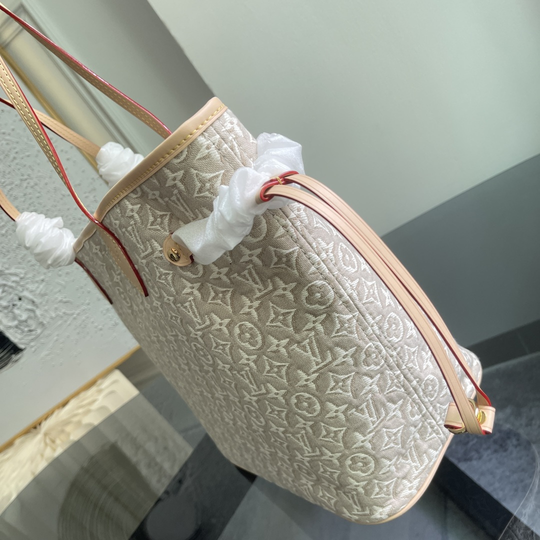 Louis Vuitton Neverfull MM Monogram Emblème Tote Bag - Image 5