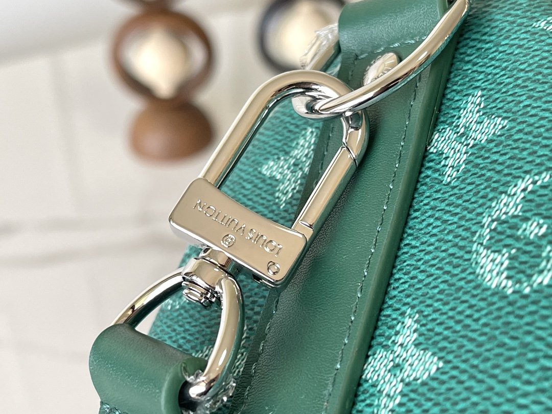 Louis Vuitton M12684 Keepall Crossbody Bag - Image 5