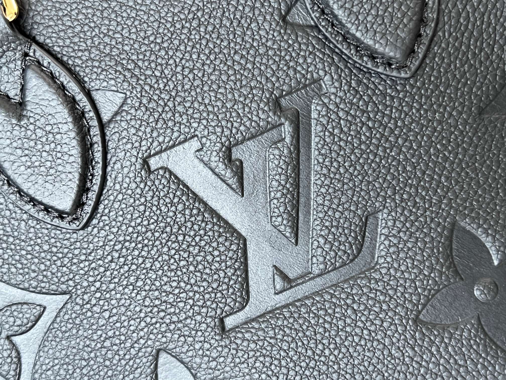 Louis Vuitton OnTheGo BB Monogram Empreinte Leather Tote Bag - Image 5