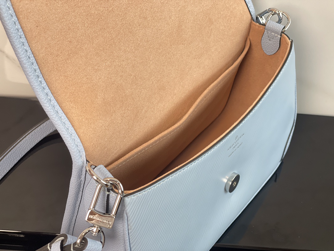 Louis Vuitton Buci Handbag M59386 in Sky Blue Epi Leather - Image 5