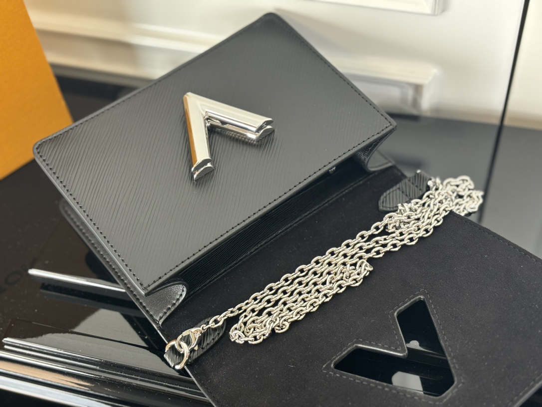 Louis Vuitton Twist Belt Chain Bag - Image 5