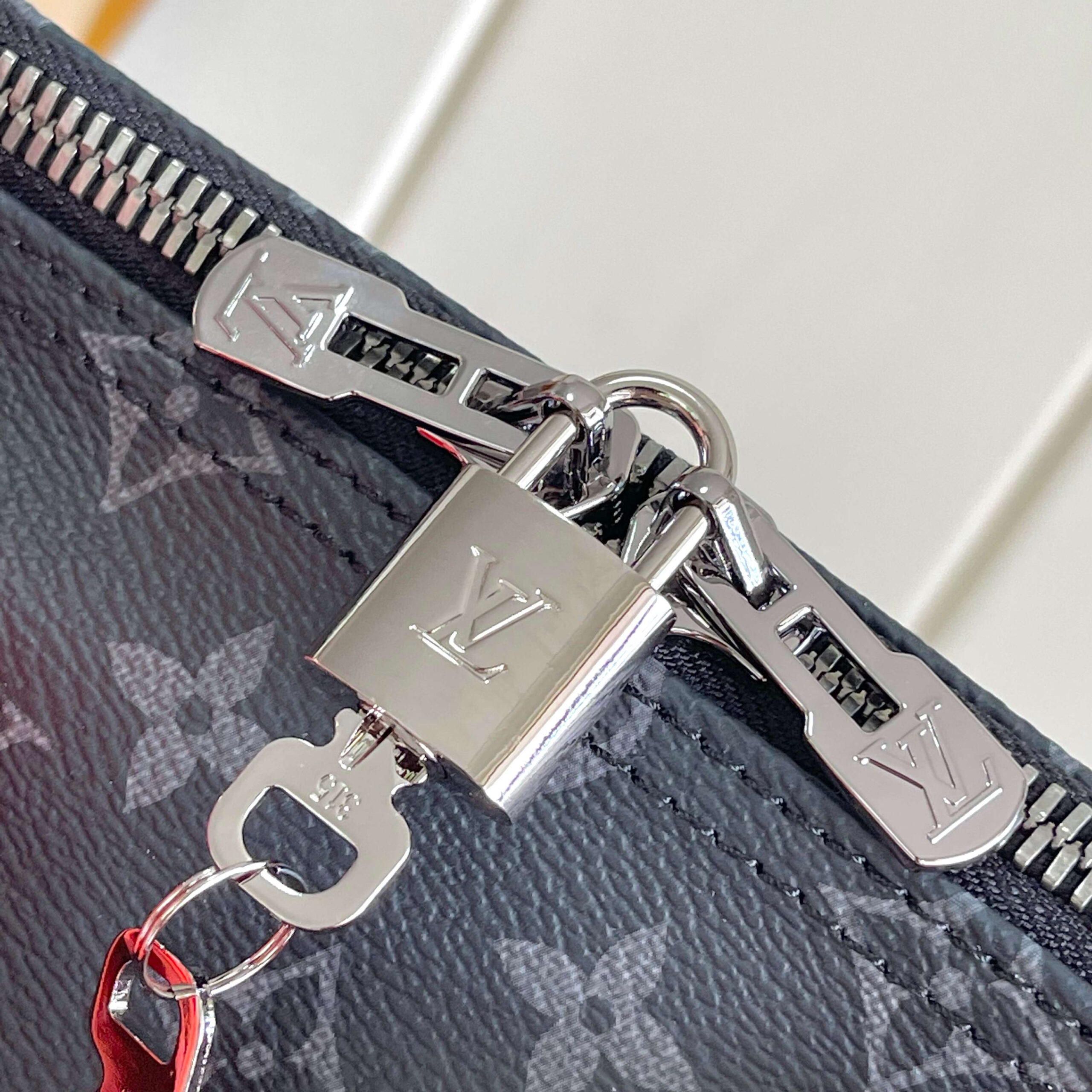 Louis Vuitton Keepall Bandoulière 45 Travel Bag in Monogram Eclipse Canvas - Image 5