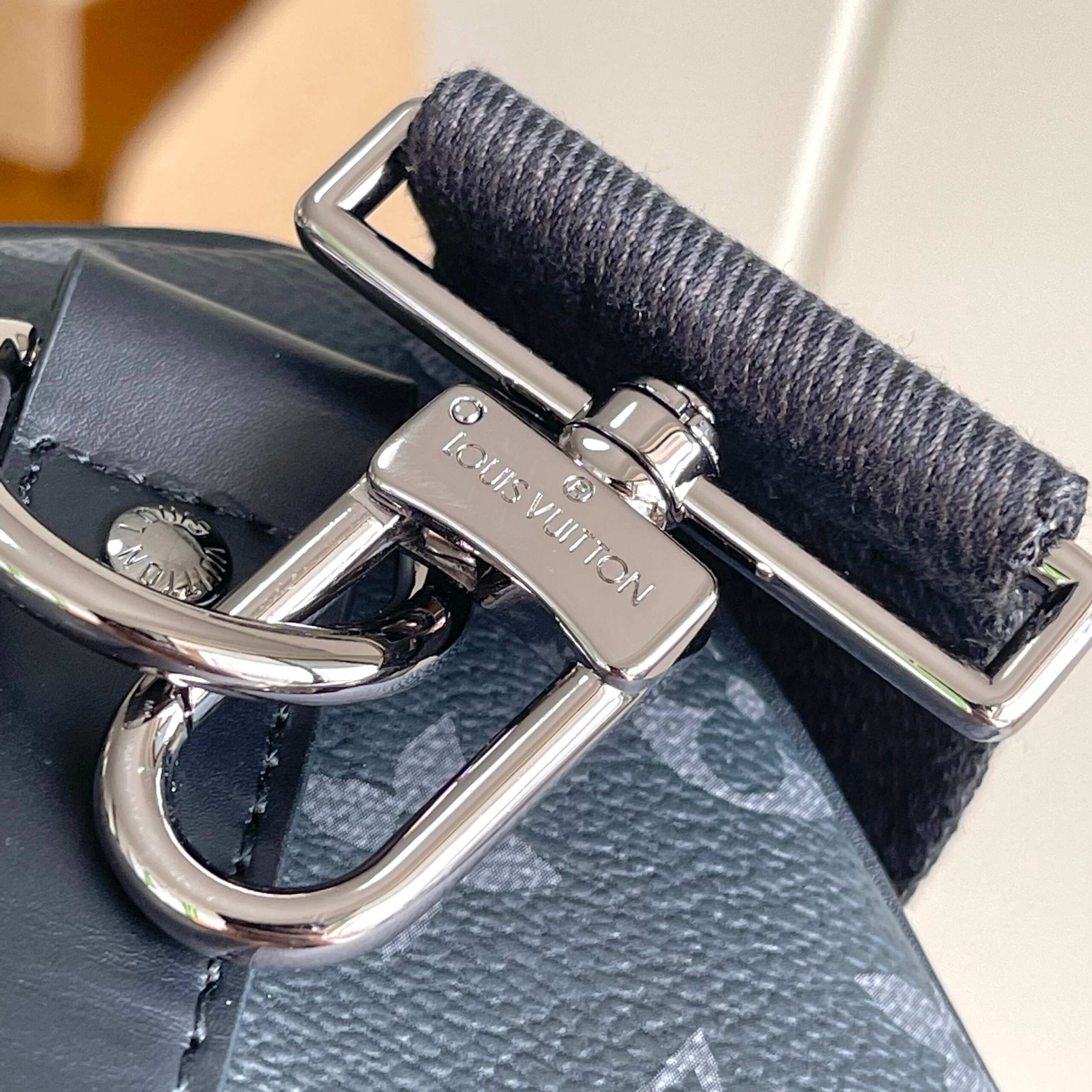 Louis Vuitton Keepall Bandoulière 50 Travel Bag in Monogram Eclipse Canvas - Image 5