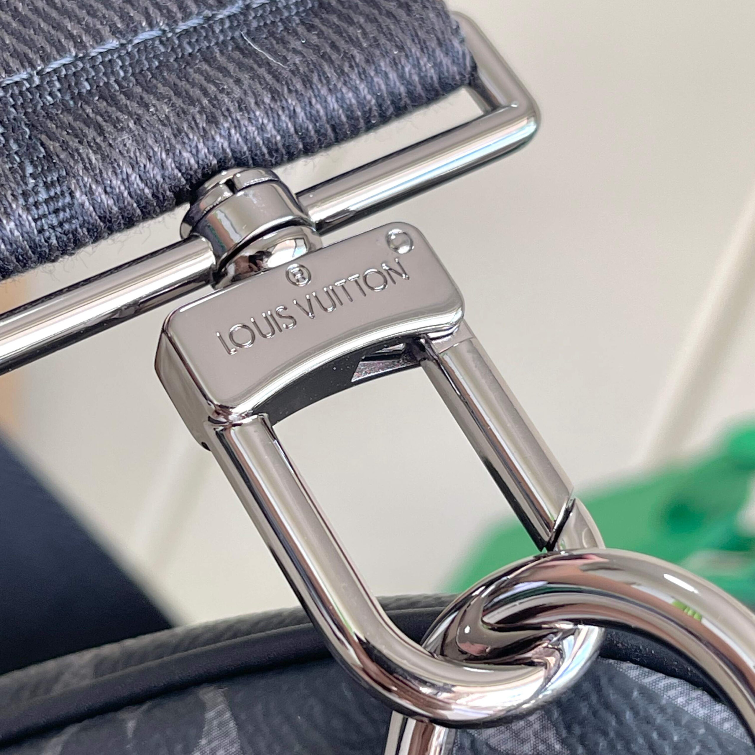 Louis Vuitton Keepall Bandoulière 50 Travel Bag in Monogram Eclipse Canvas - Image 5