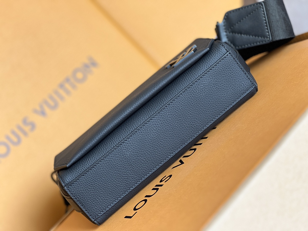 Louis Vuitton Takeoff Small Messenger Bag M24769 Black - Image 5