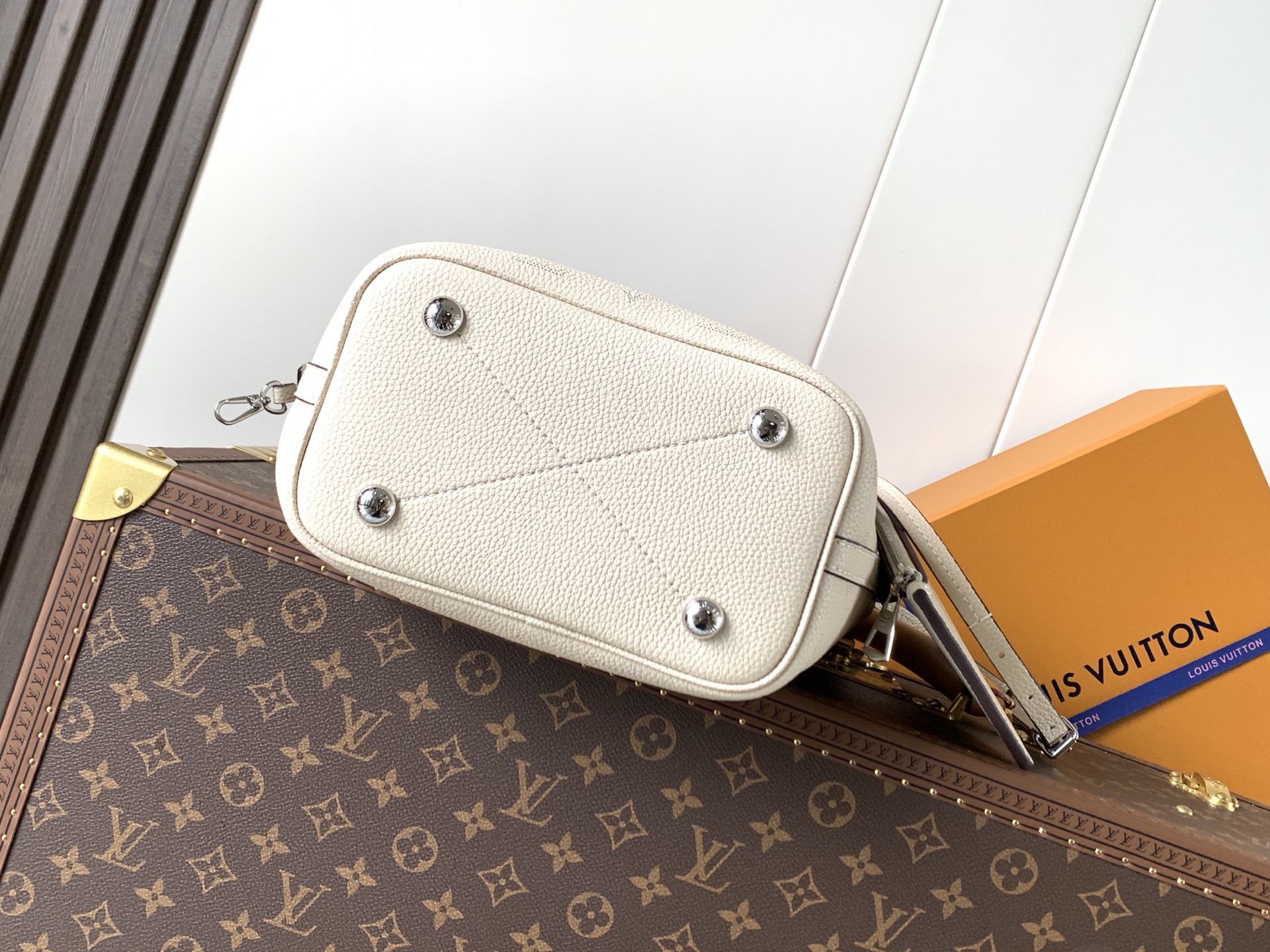 Louis Vuitton Blossom Small Shoulder Bag – Mahina Couture - Image 5