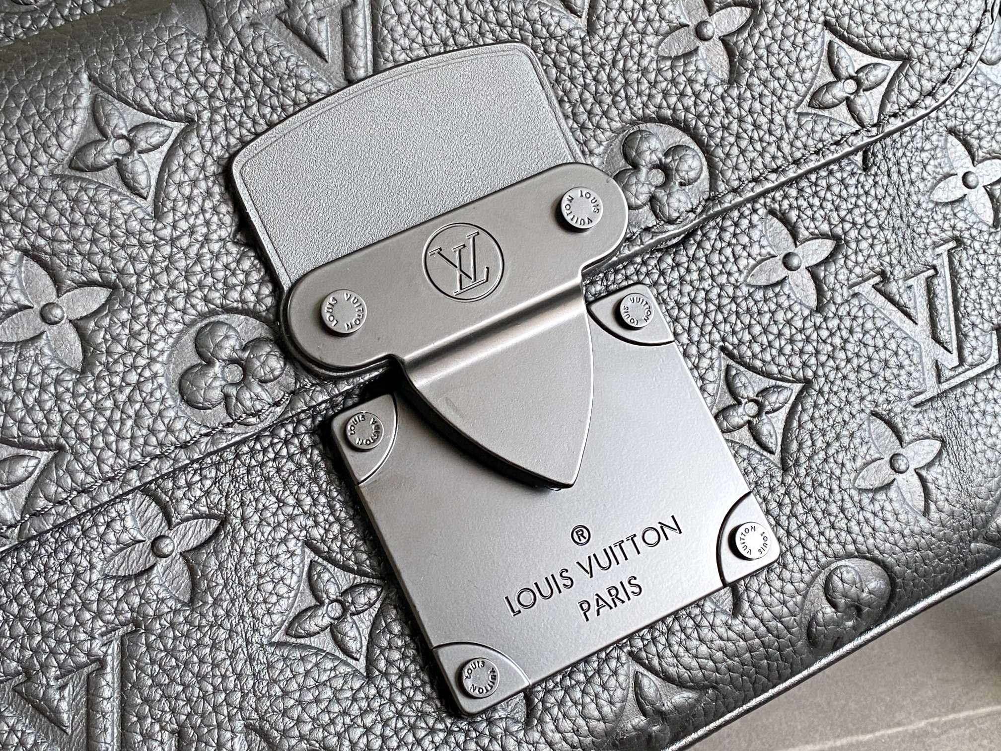 Louis Vuitton S Lock Messenger Bag M58489 in Black - Image 5