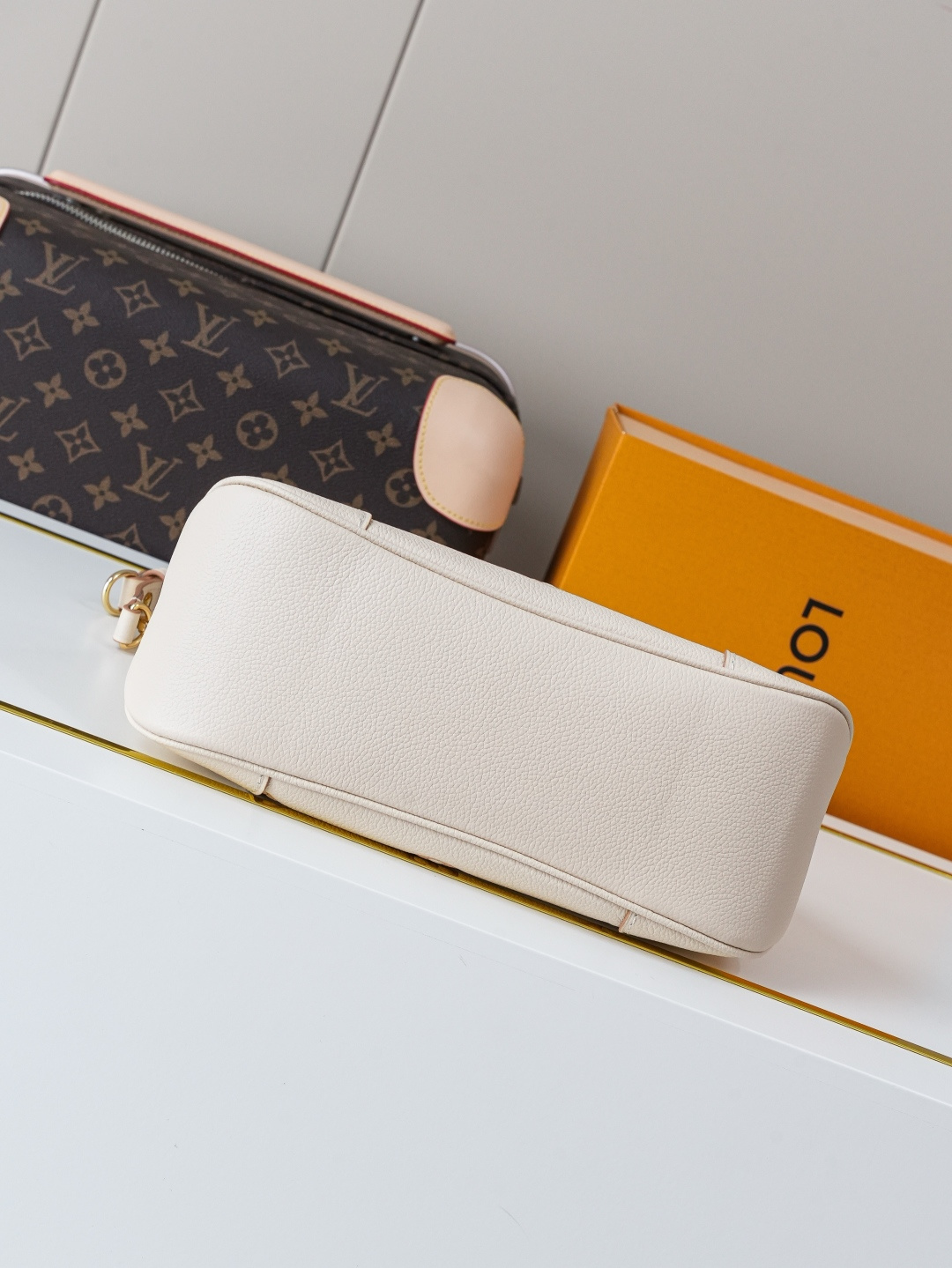 Louis Vuitton Boulogne M14634 Monogram Empreinte Leather Shoulder Bag - Cream - Image 5