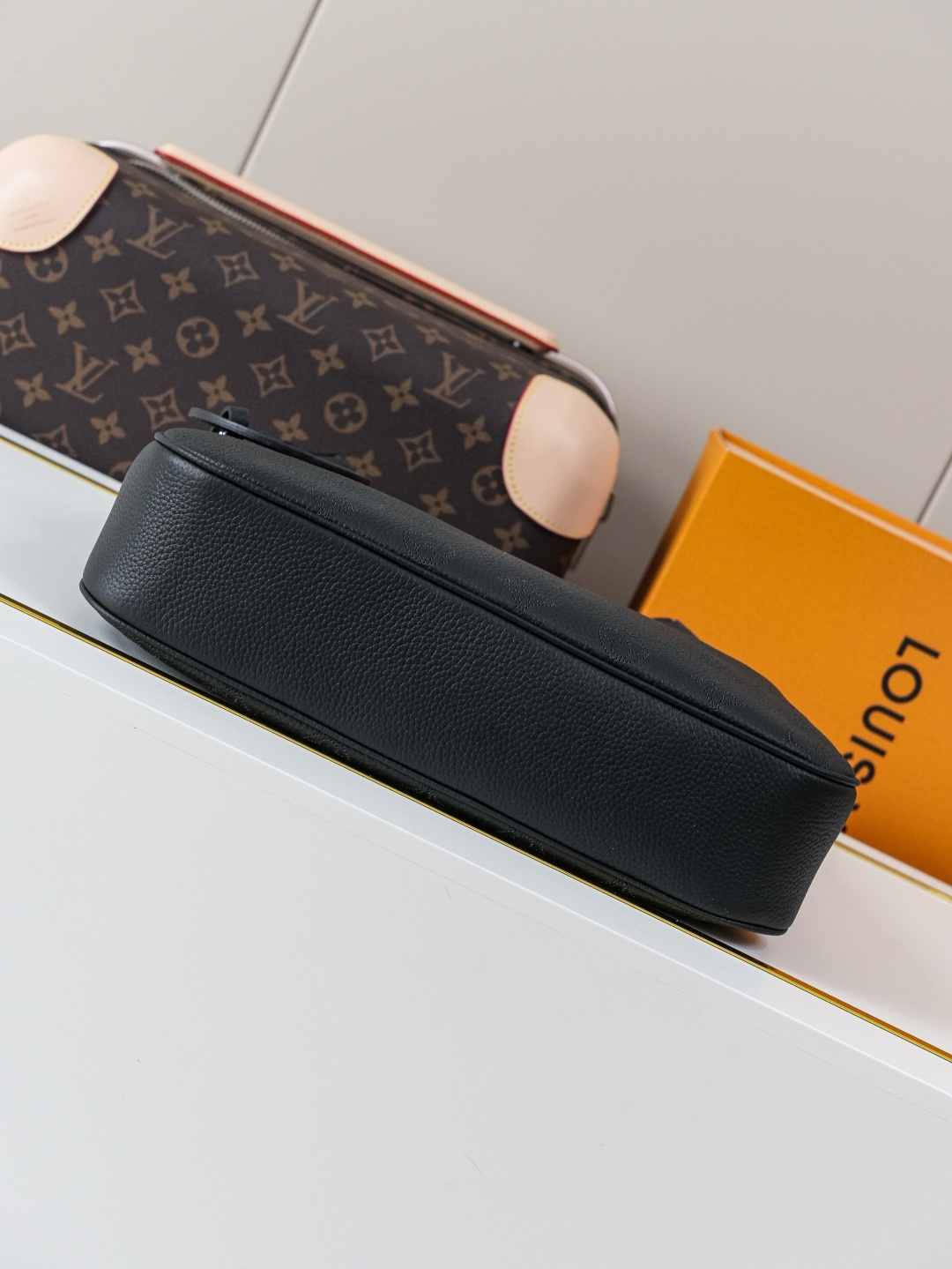 Louis Vuitton All Around Medium Shoulder Bag M14618 - Image 5