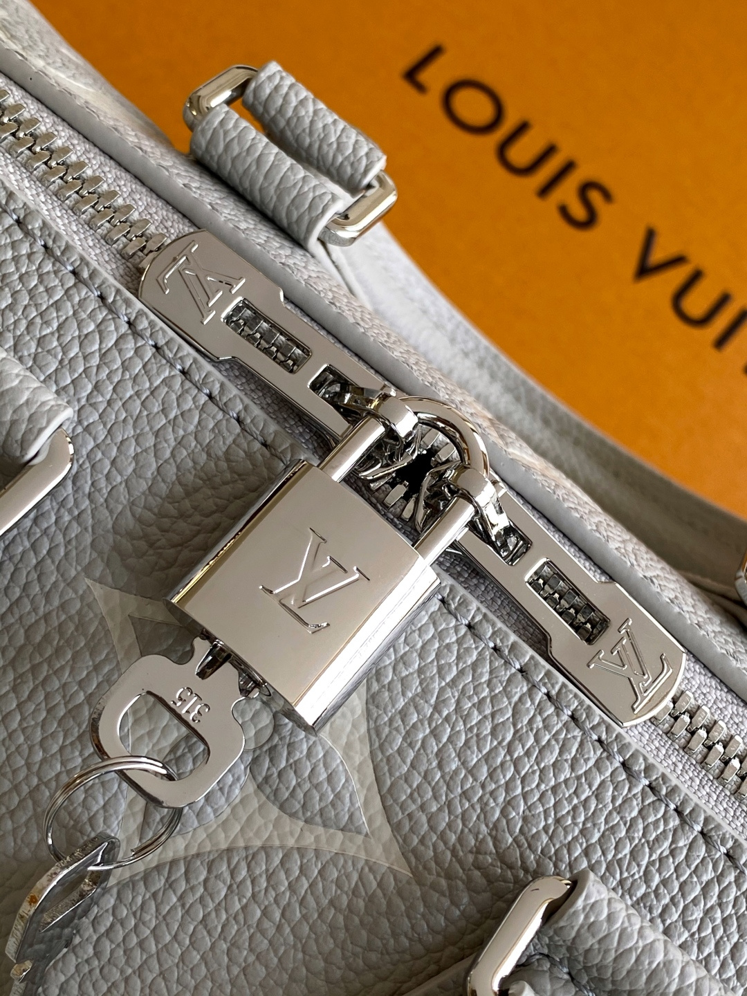Louis Vuitton Speedy Bandoulière 20 Monogram Empreinte Leather Handbag - Image 5