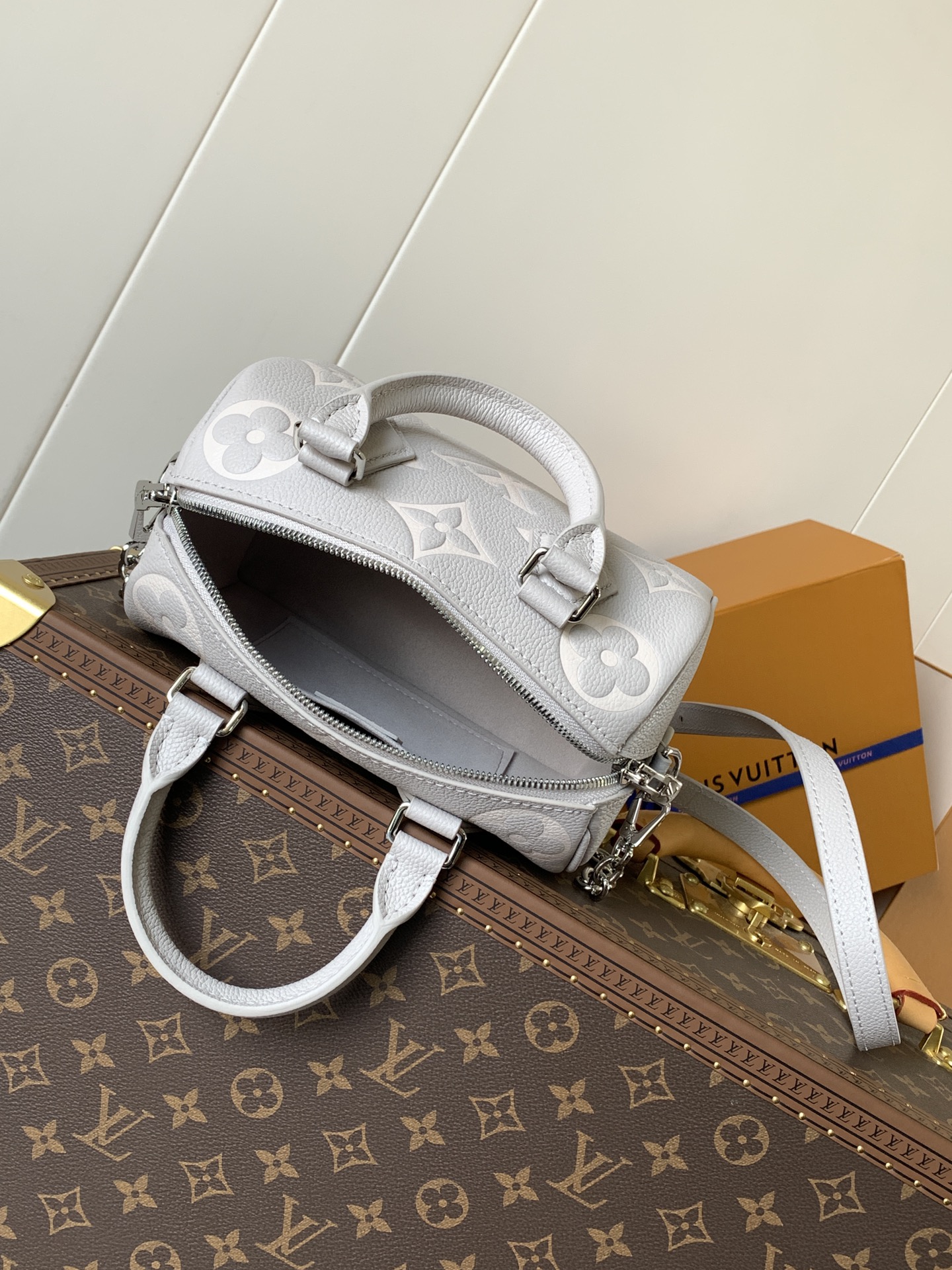 Louis Vuitton Speedy Bandoulière 20 Monogram Empreinte Leather Crossbody Bag - Image 5