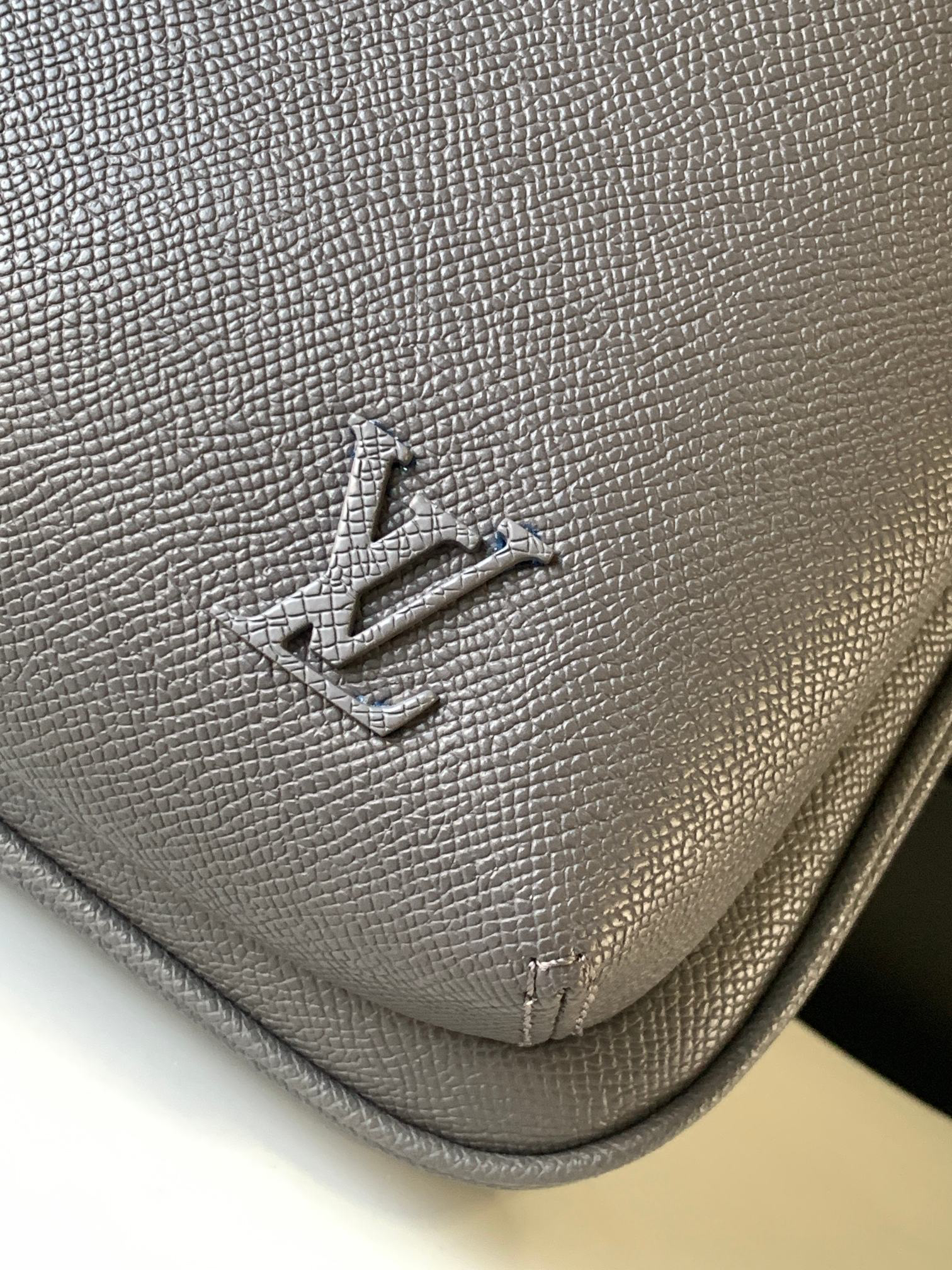 Louis Vuitton Avenue Sling Bag M30859 in Gray - Image 5
