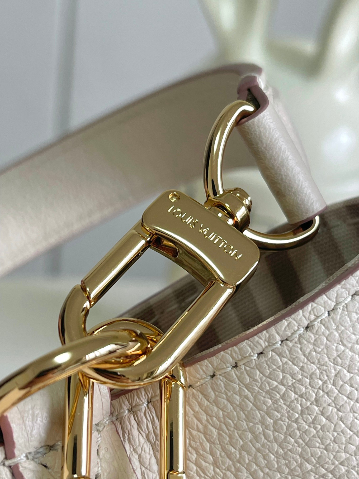 Louis Vuitton NeoNoe Medium Shoulder Bag in Monogram Empreinte Leather - Image 5