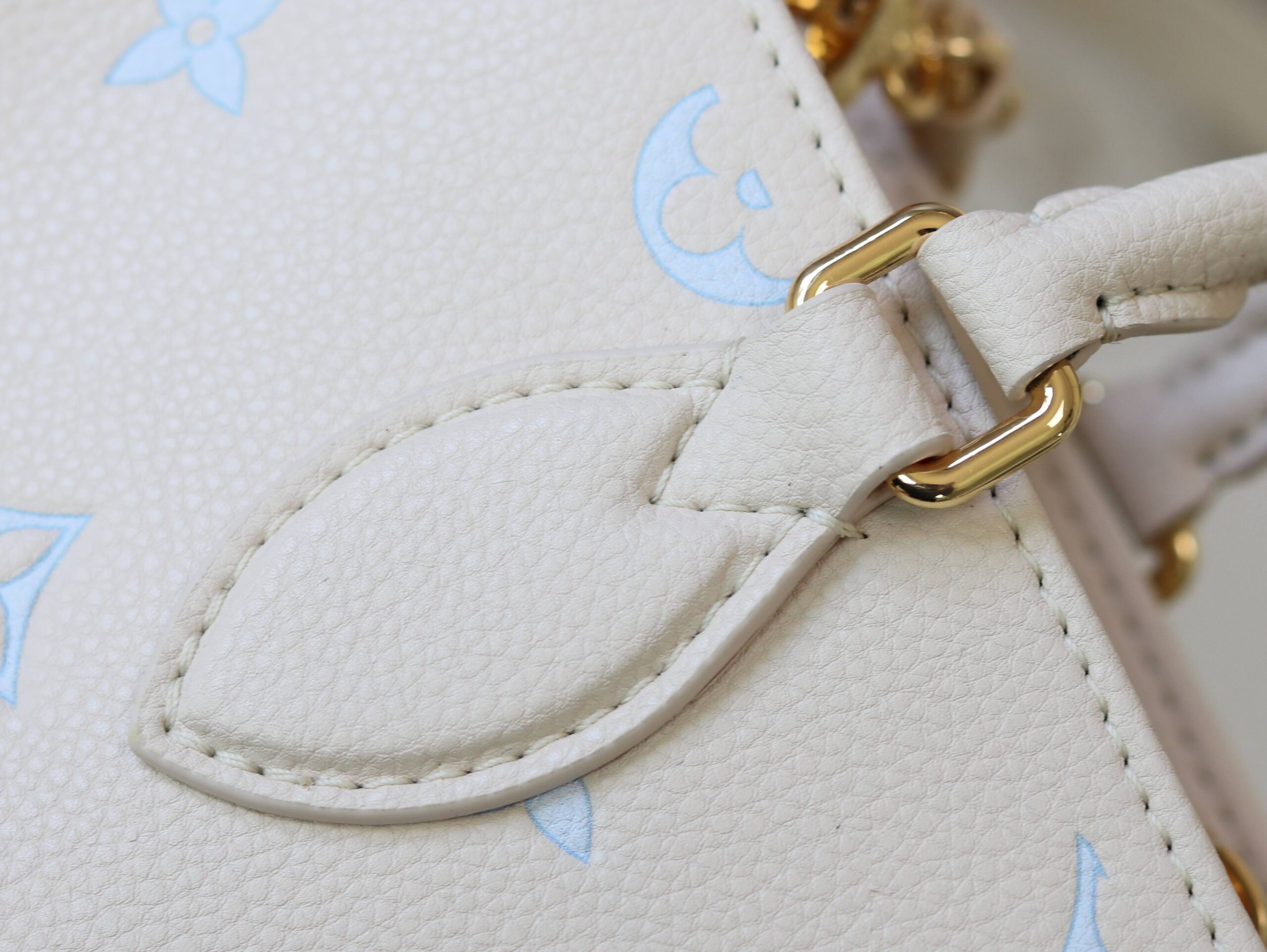 Louis Vuitton OnTheGo EW Handbag in Blue Monogram Empreinte Leather - Image 5