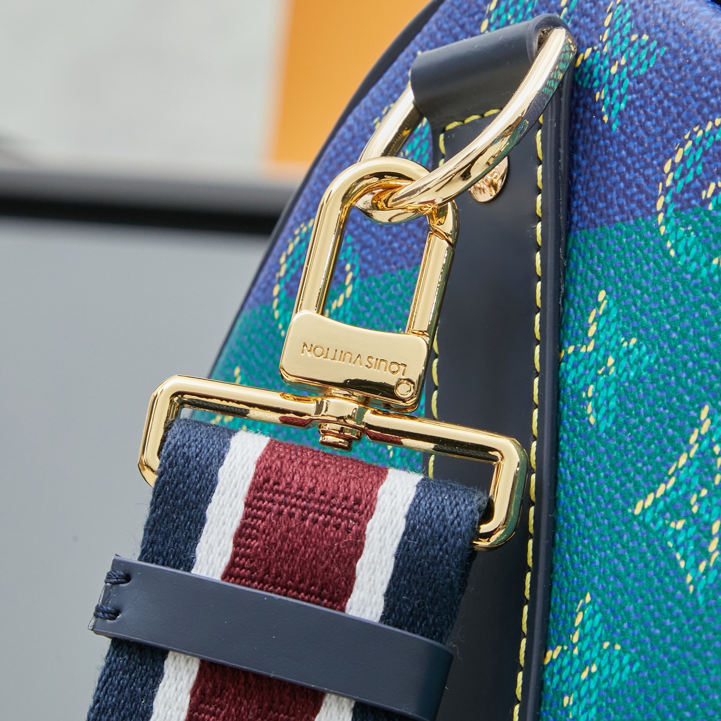 Louis Vuitton Keell Bandoulière 50 Travel Bag in Blue-Green Monogram Canvas - Image 5