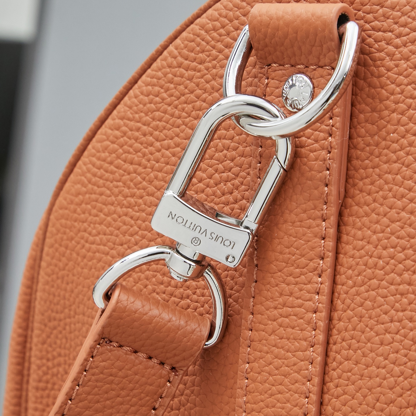 Louis Vuitton Keepall Bandoulière 50 Travel Bag - Image 5