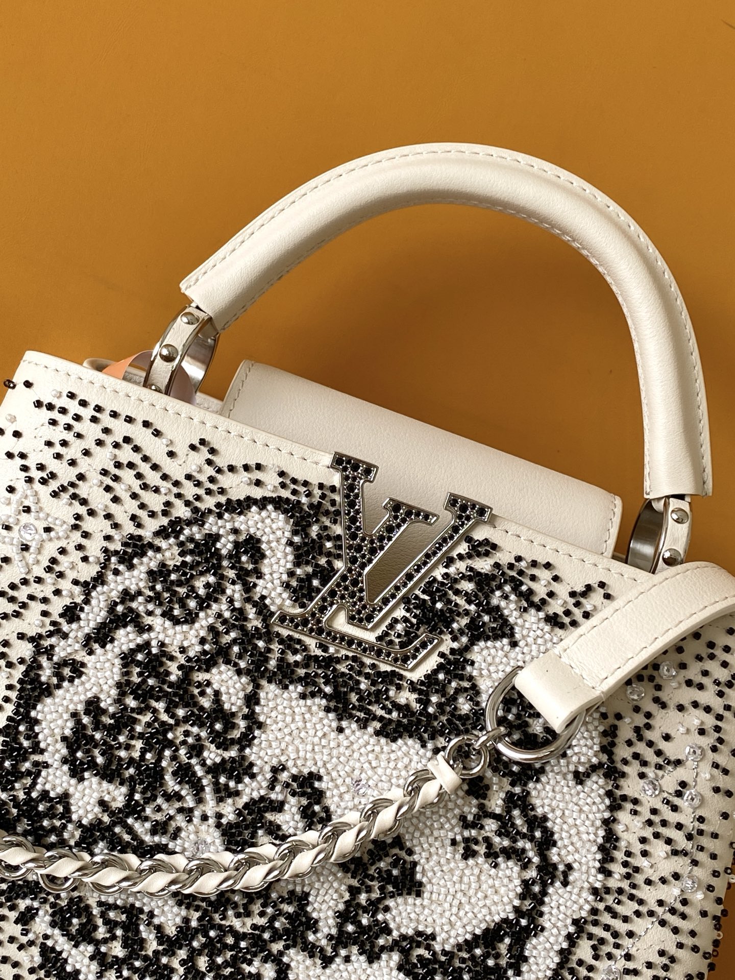 Louis Vuitton Capucines Mini Handbag in Beaded Embroidered Calfskin - Image 5