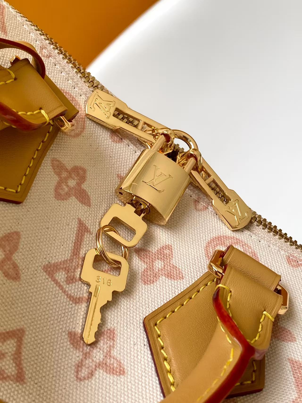 Louis Vuitton Speedy Bandoulière 20 Monogram Crossbody Bag - Image 5