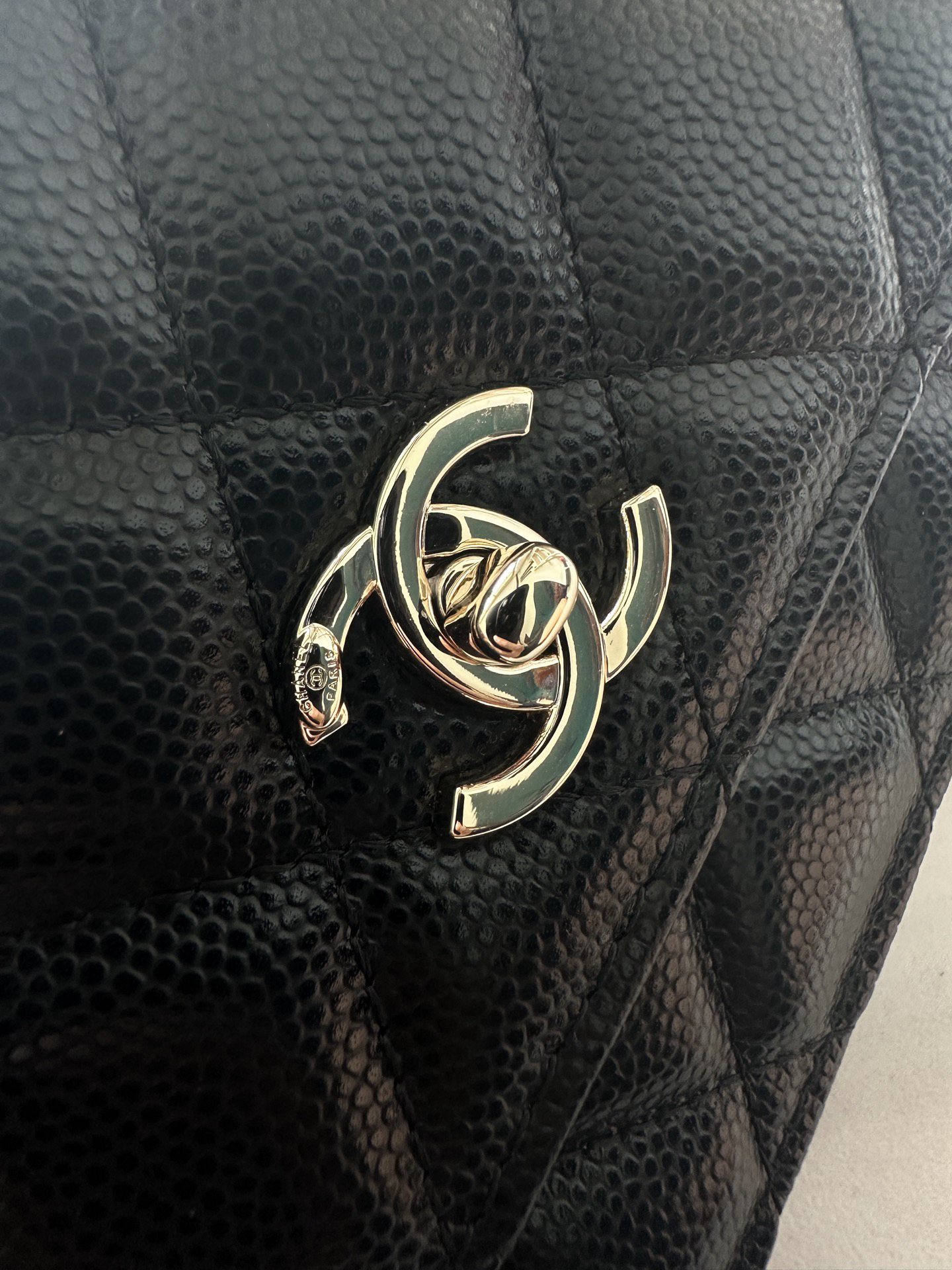 Chanel 4938 Leather Crossbody Bag - Image 5