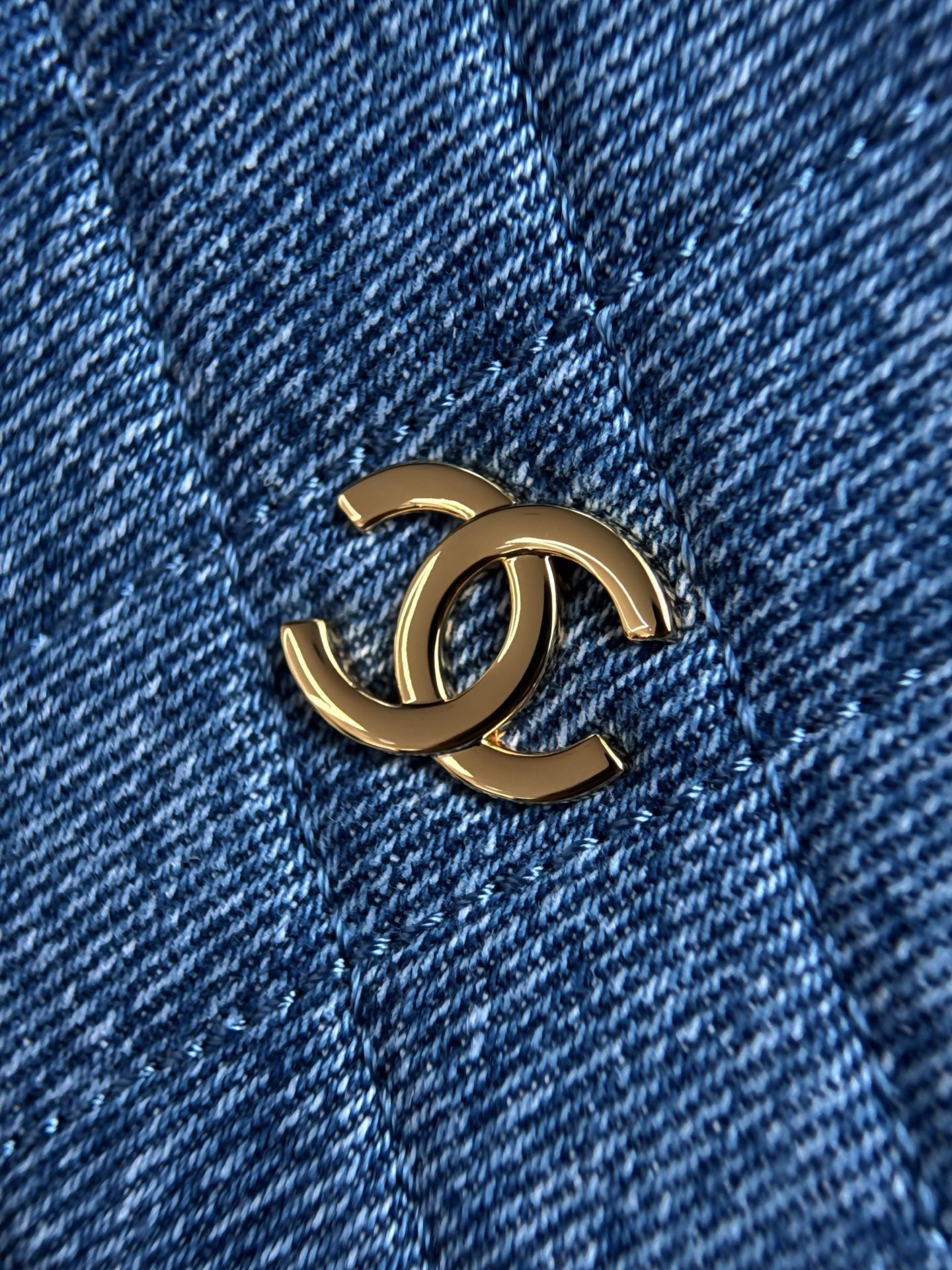 Chanel Classic Blue Denim Crossbody Bag with Double C Logo - Image 5