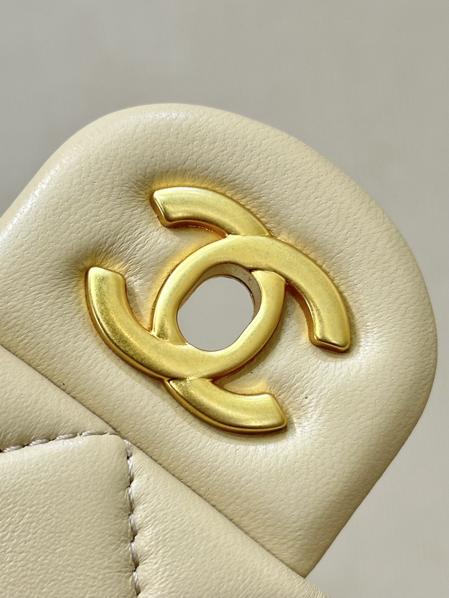 Chanel Quilted Lambskin Crossbody Bag with Gold Ball Chain - Image 5