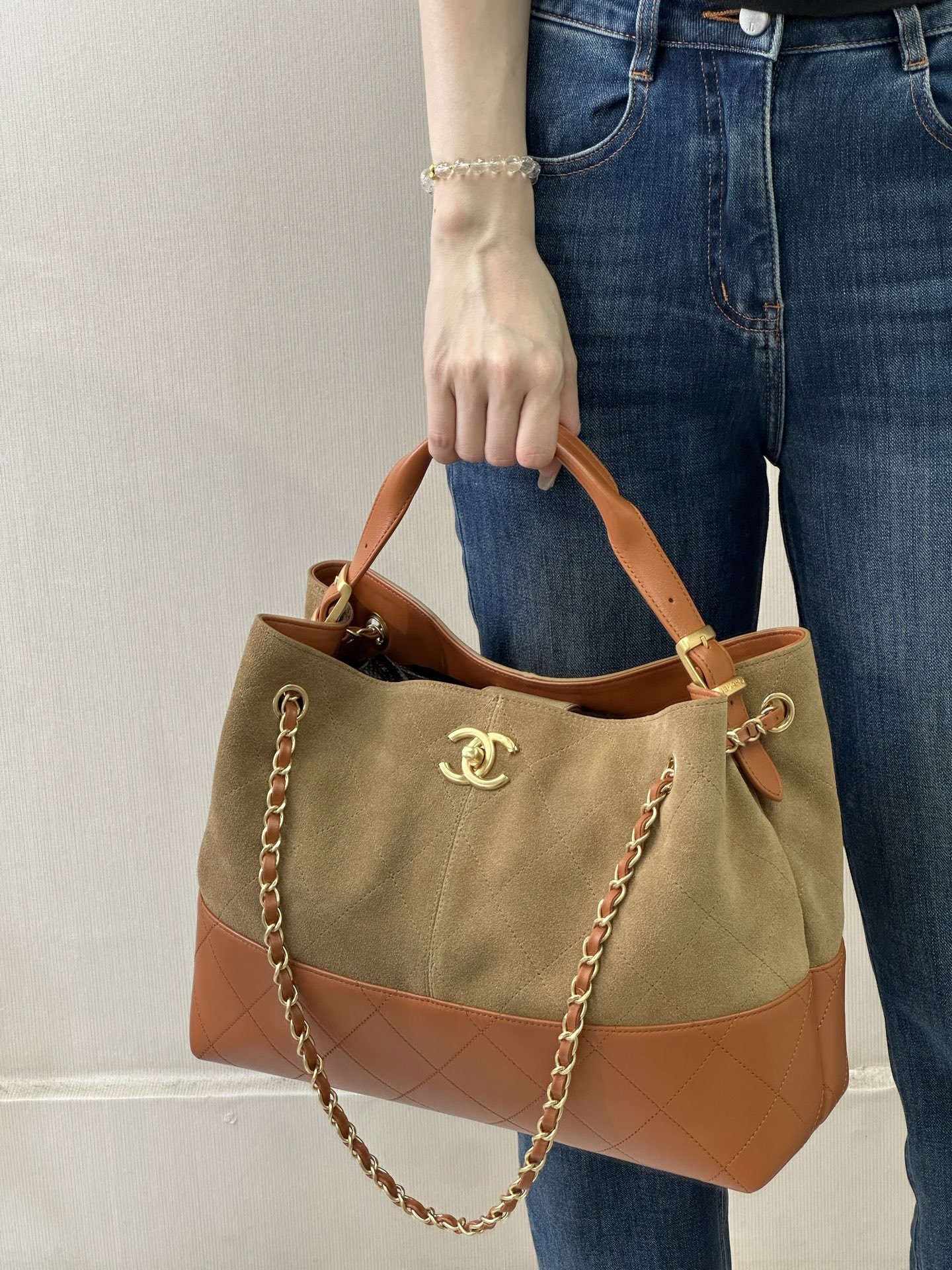 Chanel Handbag with Geometric Pattern and Color-Block Design - Image 5