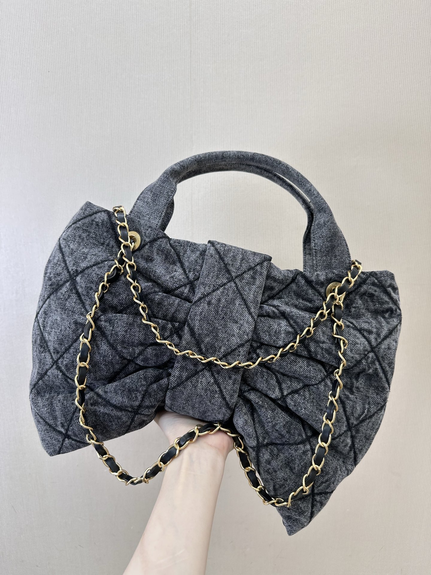 Chanel Medium Bow Handbag in Washed Denim Canvas - Image 5