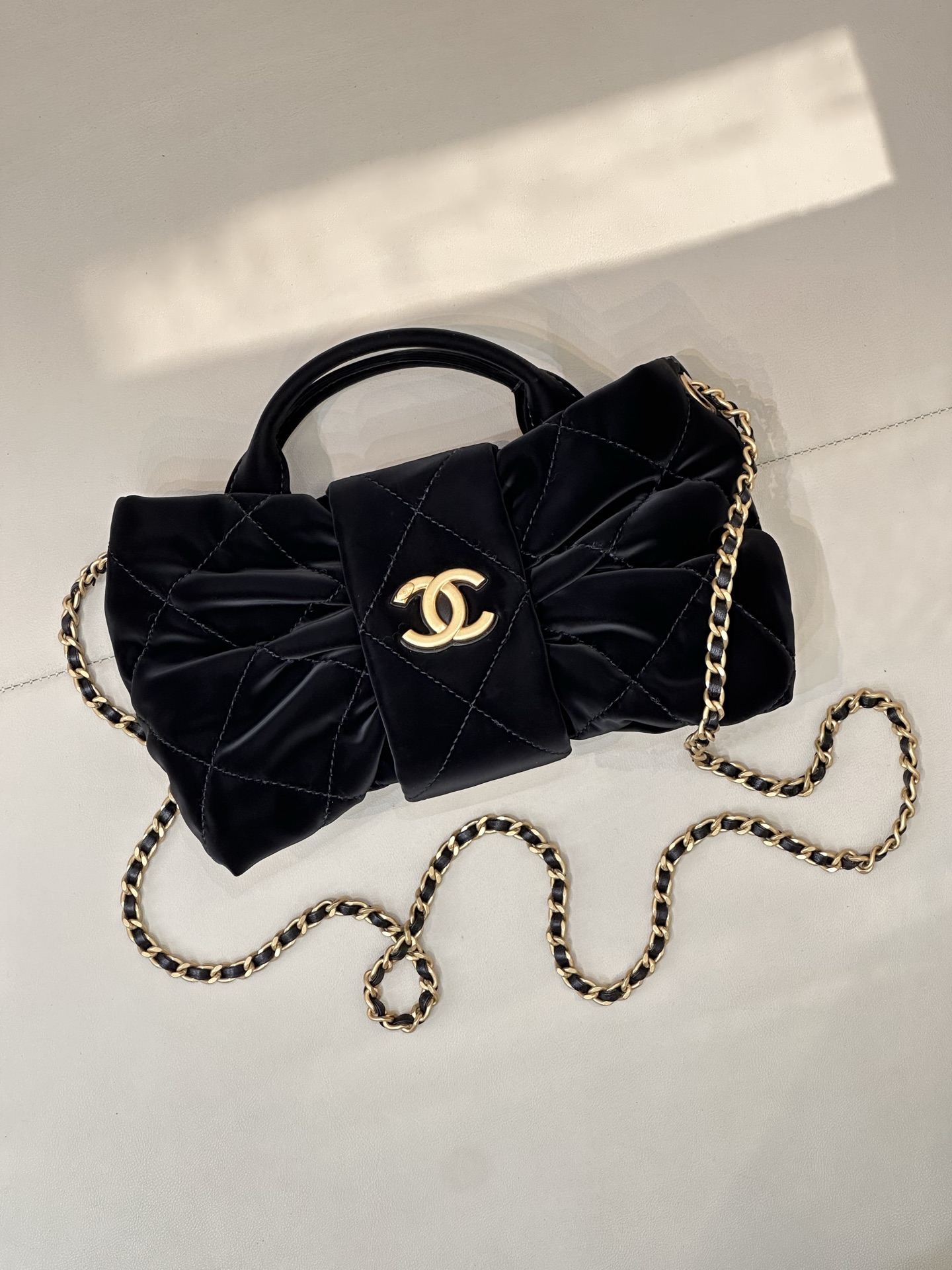Chanel Butterfly Bow Lambskin Handbag - Image 5