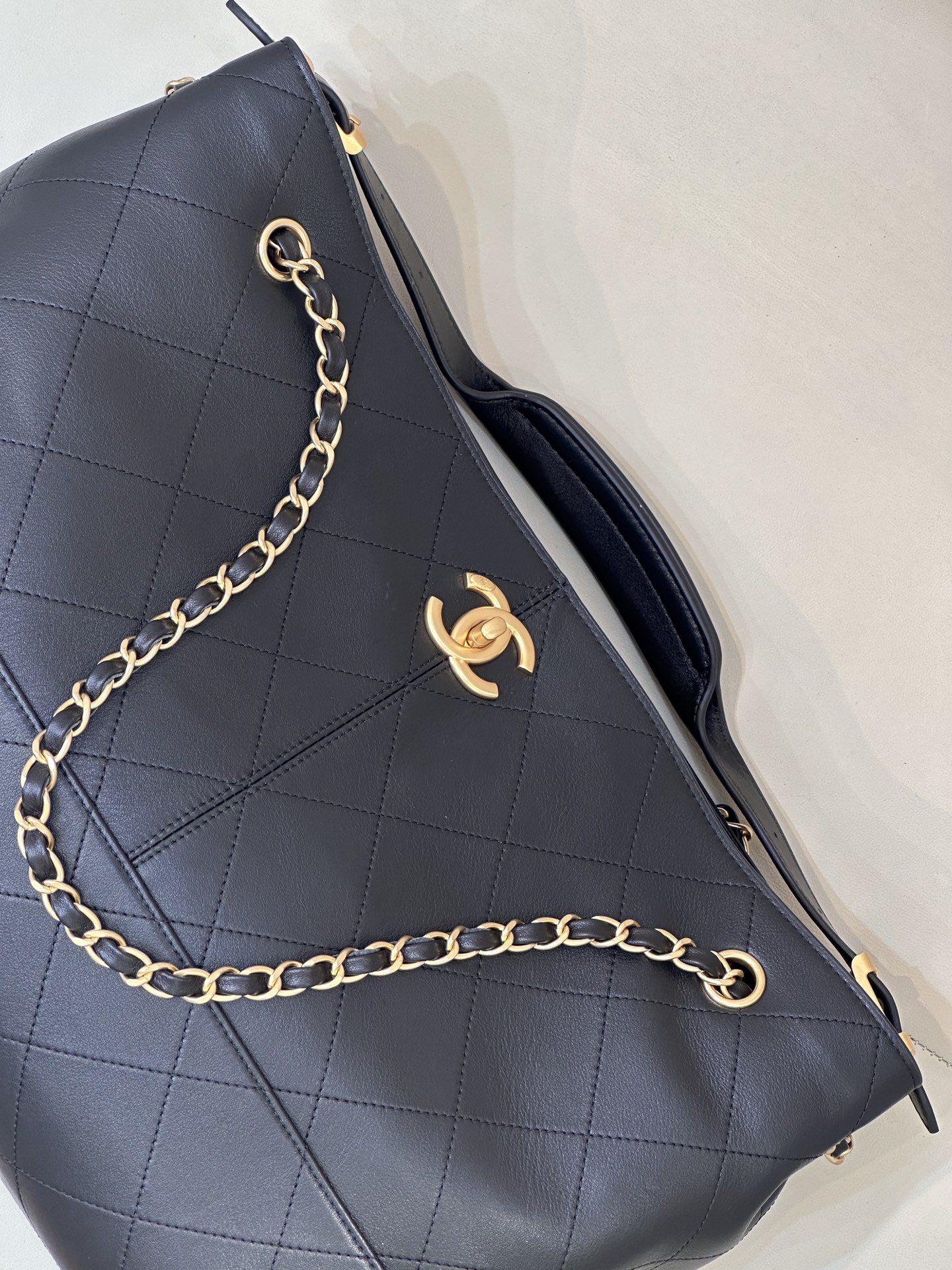 Chanel 5657 Large Size Handbag - Image 5