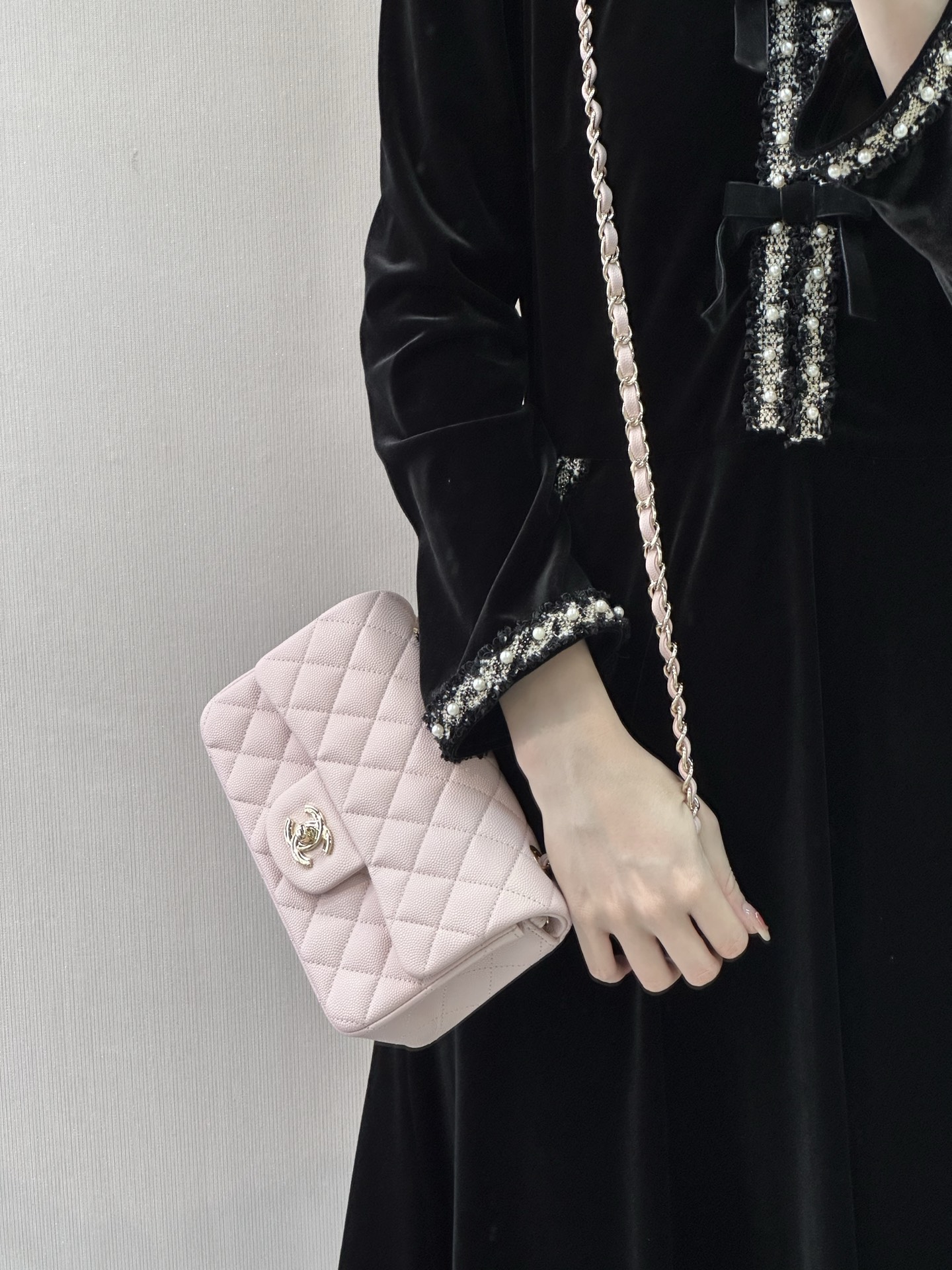 Chanel Classic Flap Mini Shoulder Bag in Pink Lambskin - Image 5