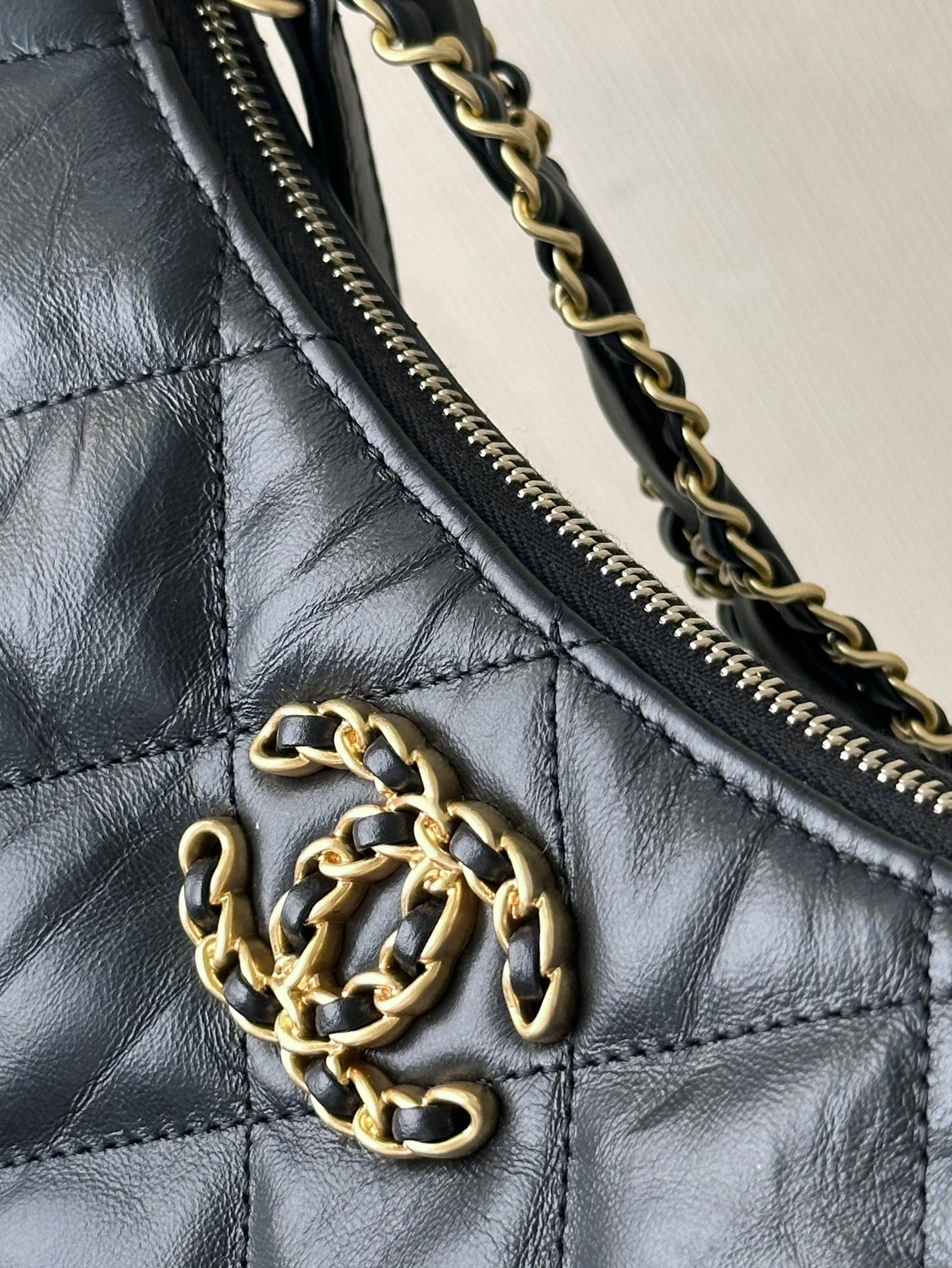 Chanel 23K Small Chain Shoulder Bag 4422 - Image 5