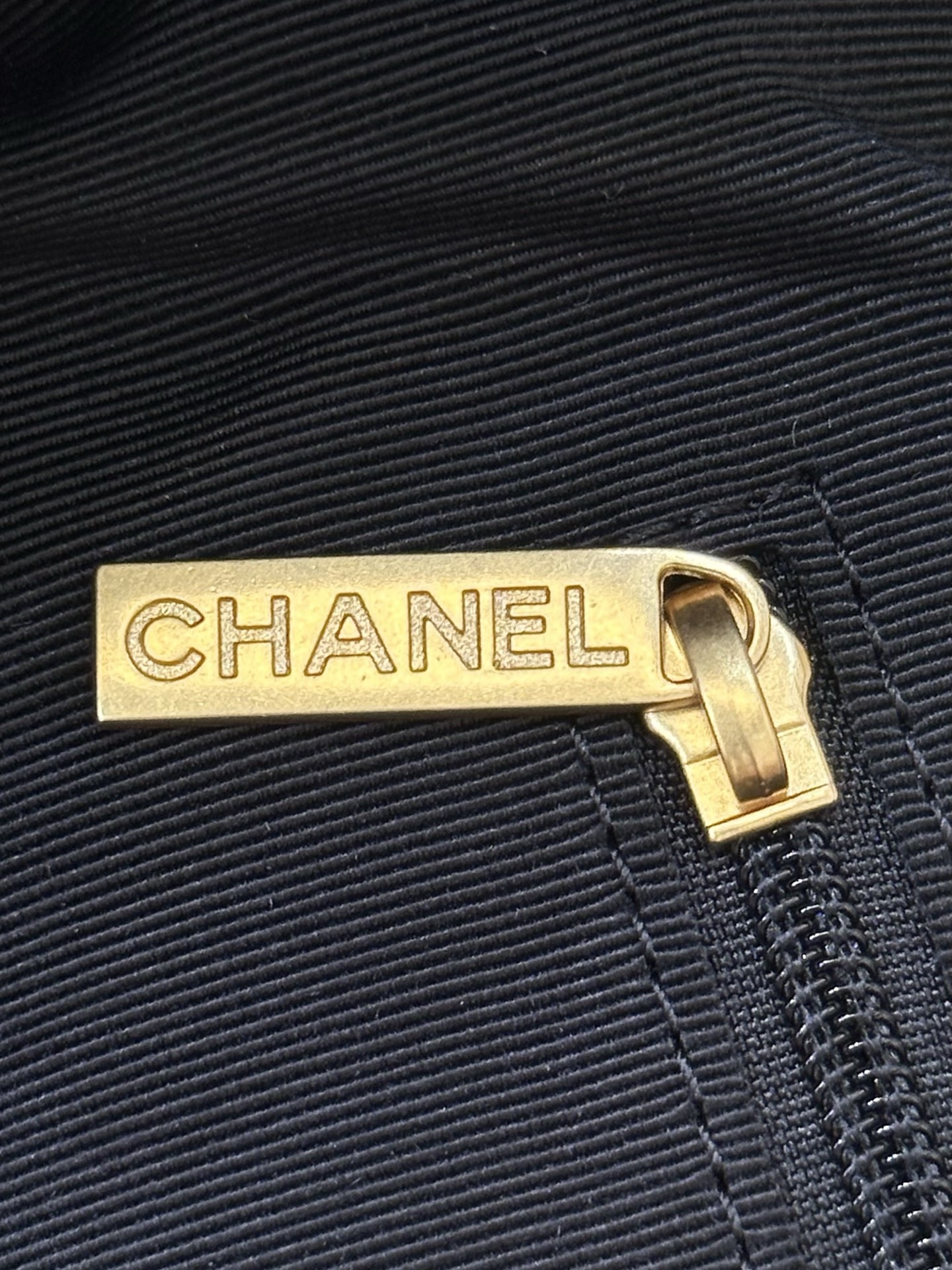 Chanel 5657 Large Suede Handbag - Image 5