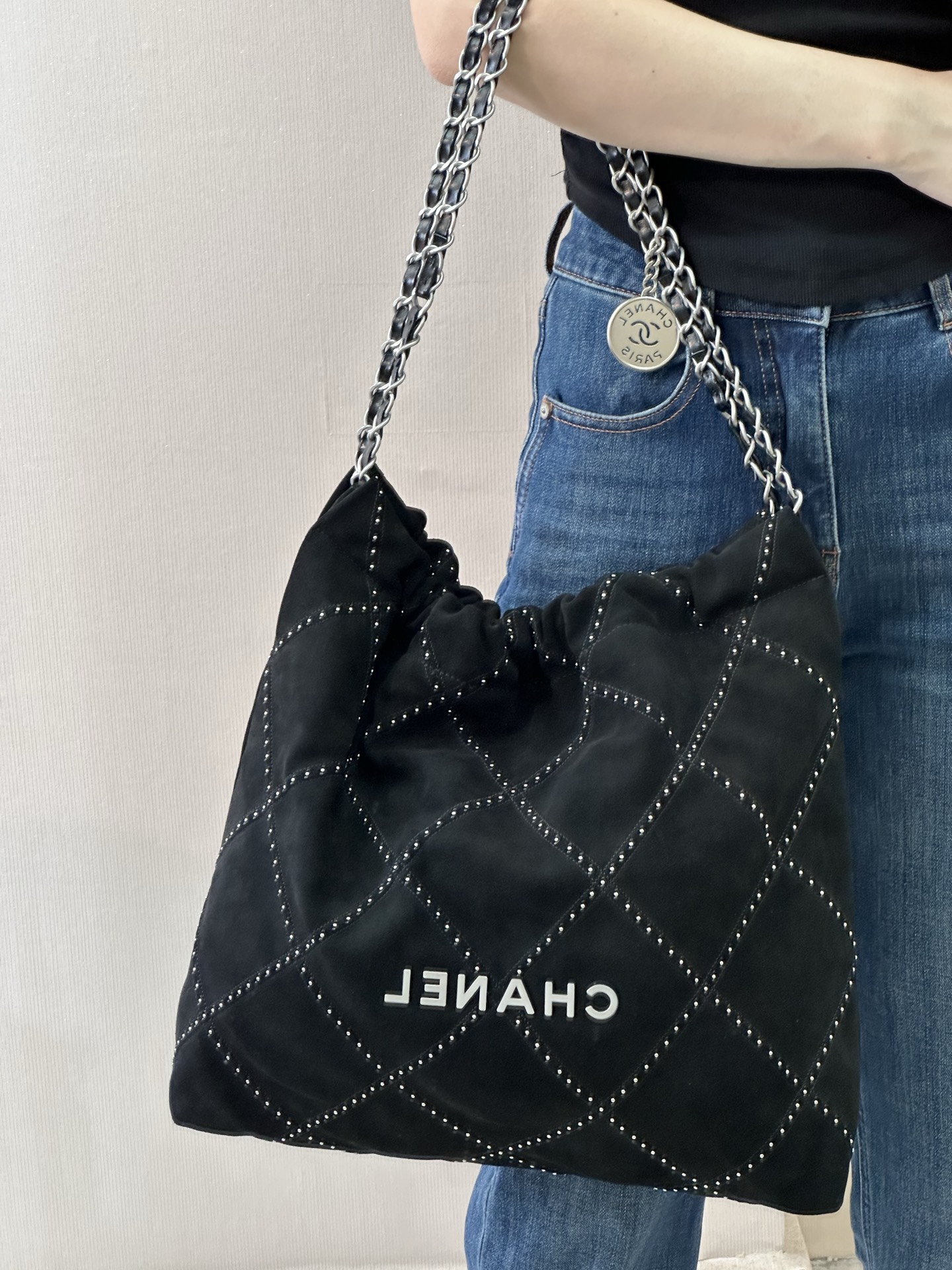 Chanel 22 Shoulder Bag - Image 5