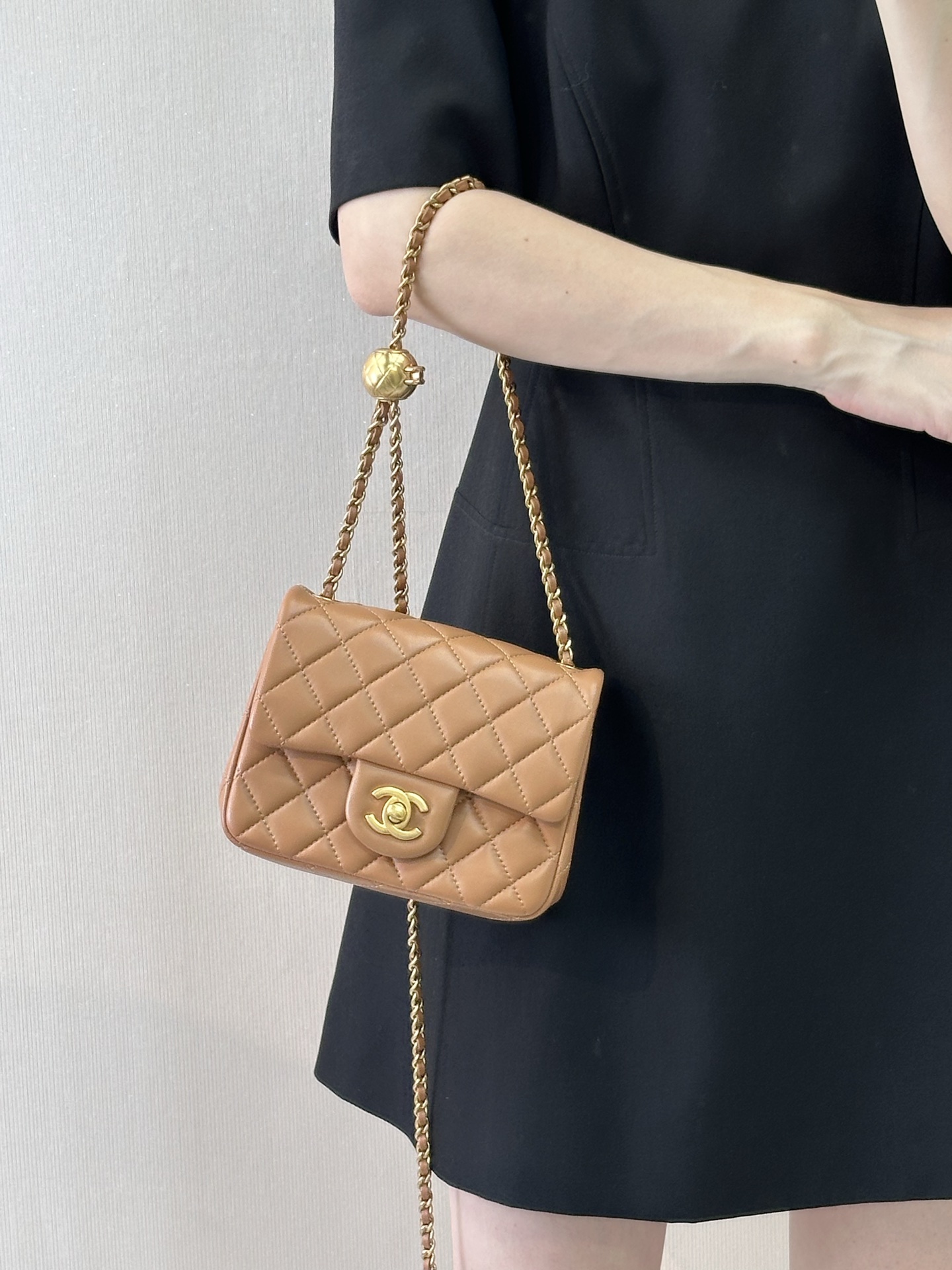 Quilted Lambskin Crossbody Bag with Gold Ball Chain Detail - Image 5