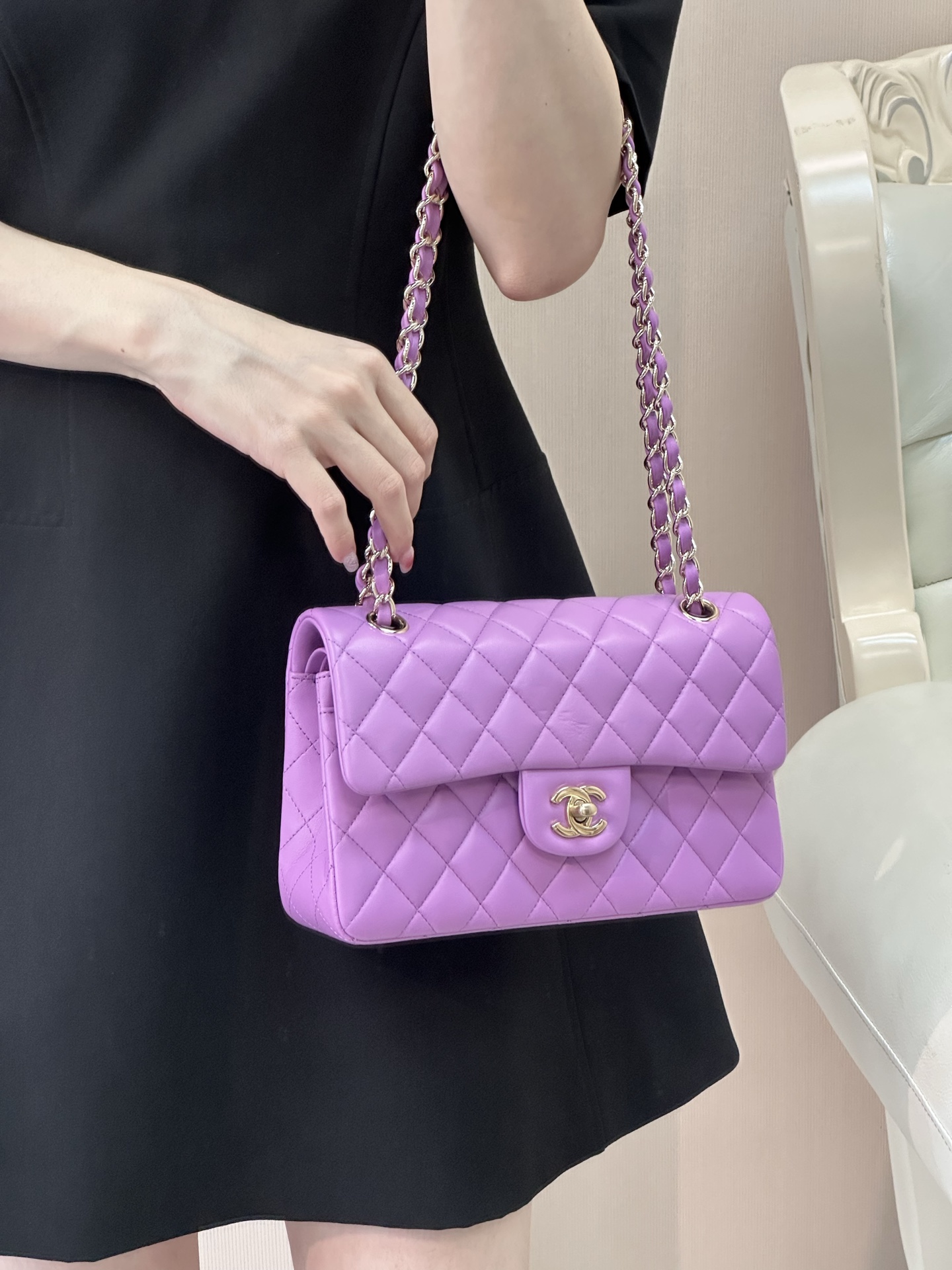 Chanel Classic Flap Crossbody Bag - Image 5