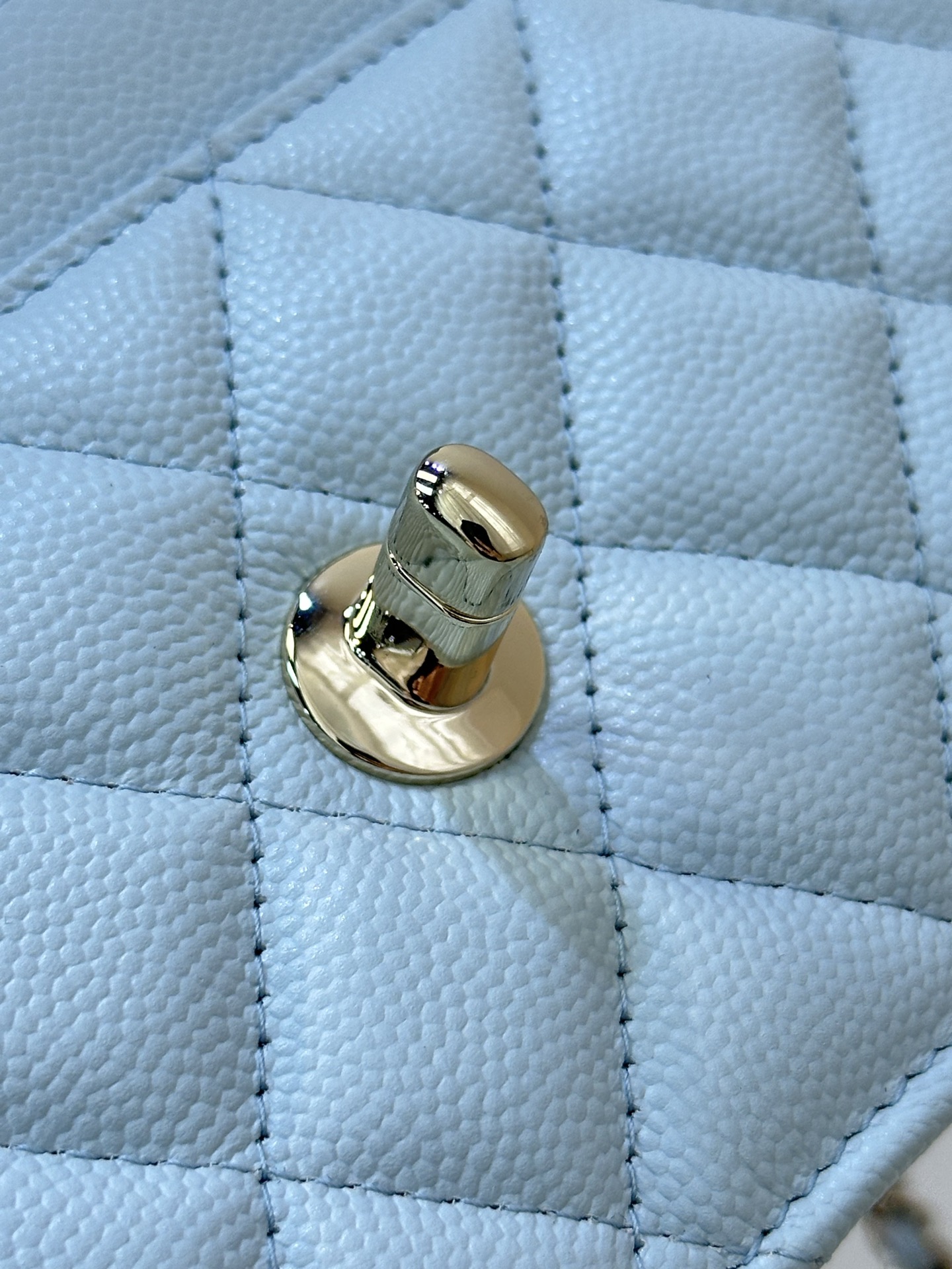 Quilted Metal Handle WOC Crossbody Bag - Image 5