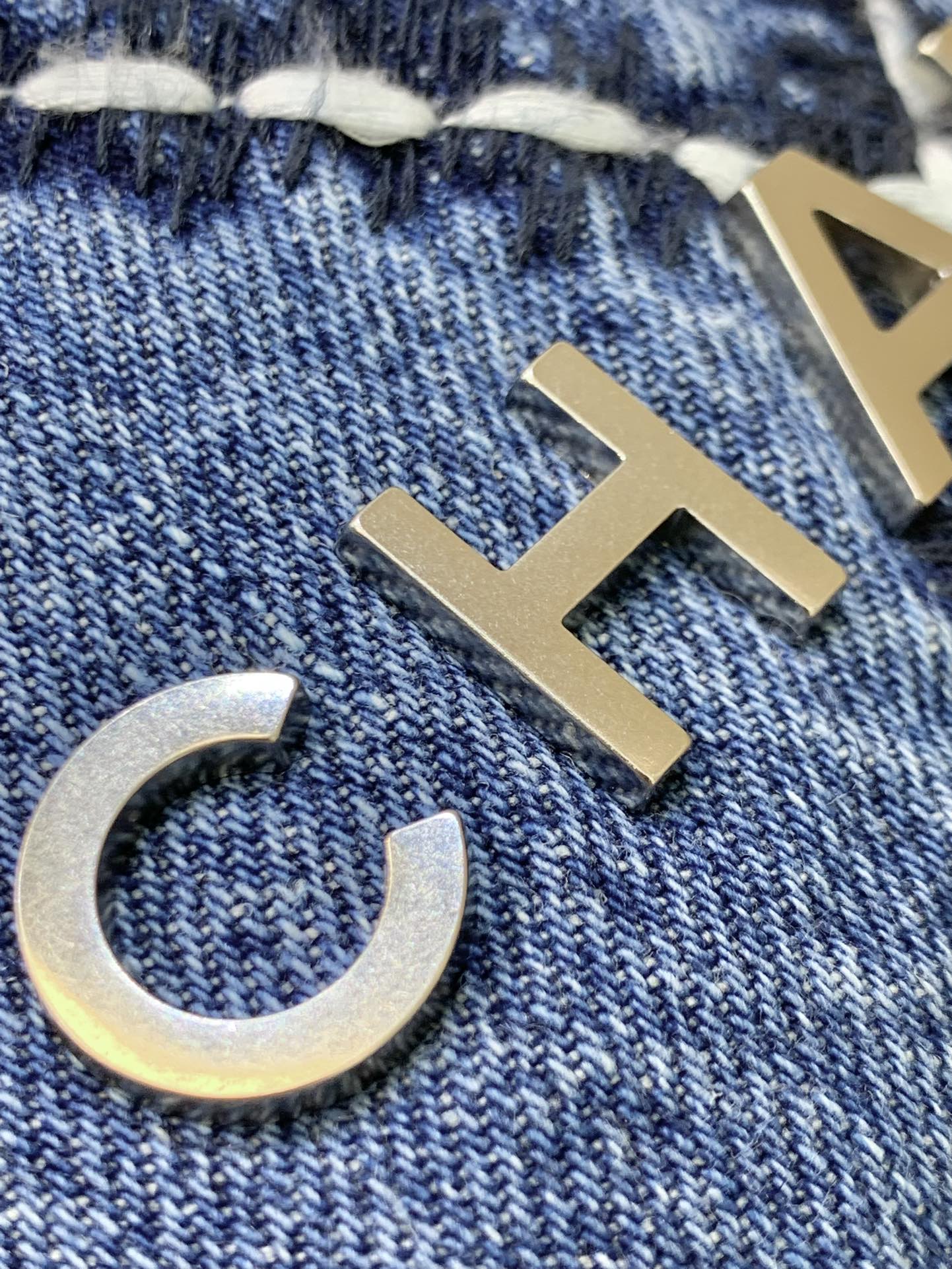 Chanel 22 Mini Denim Shoulder Bag - Image 5