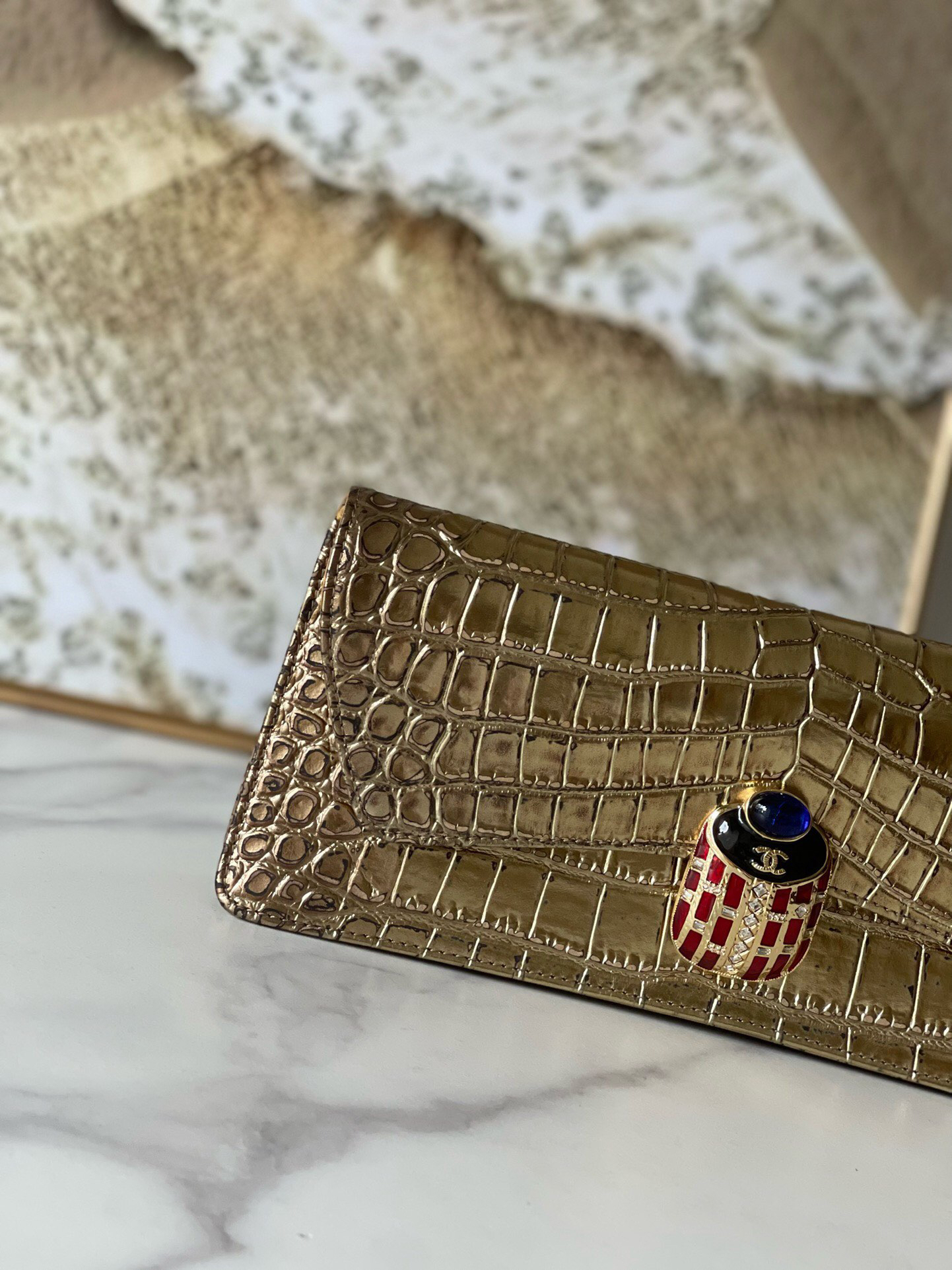Vintage Chanel Crocodile-Embossed Evening Clutch Bag in Gold - Image 5
